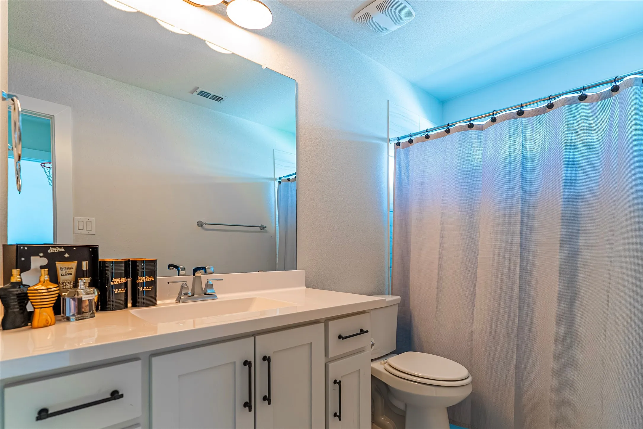 Single Family Residence For Sale in Denton County , 15871 Lucy Lane, Frisco, Texas 75033, 4 Bedroom, 4 Bathroom, 3 Garage spaces, 3,694 Sqft, built in 2019, mls#21307299, Real Estate Agent in Frisco, Homes For Sale in Denton county, Homes For Sale in Frisco, Realtor in Frisco Texas, Real Estate Brokerage Independent Realty Texas, Luminita Cordes Realtor