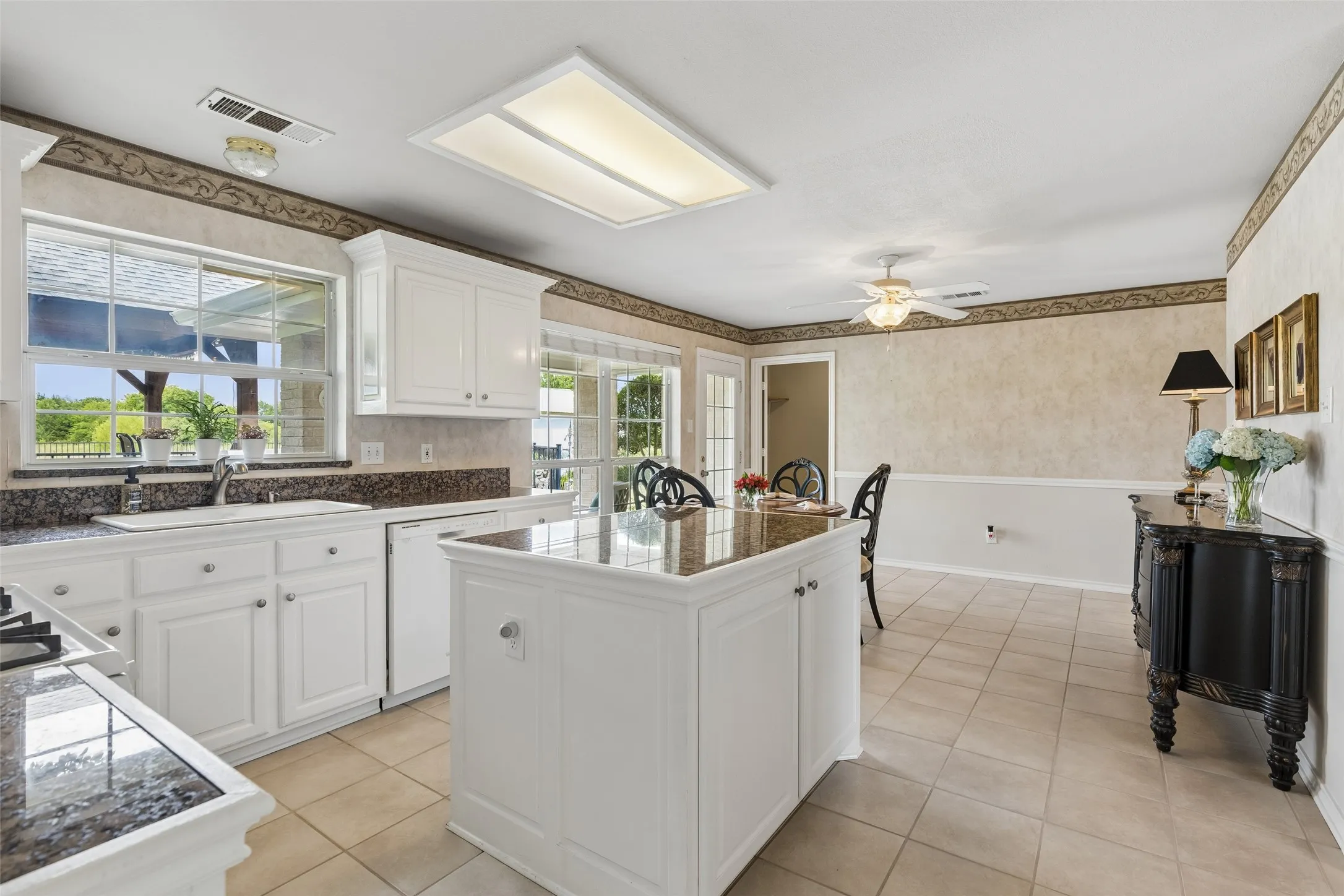 Single Family Residence For Sale in Rockwall County , 408 Herron Circle, Mclendon Chisholm, Texas 75032, 4 Bedroom, 3 Bathroom, 3 Garage spaces, 2,605 Sqft, built in 1997, mls#21306603, Real Estate Agent in Mclendon Chisholm, Homes For Sale in Rockwall county, Homes For Sale in Mclendon Chisholm, Realtor in Mclendon Chisholm Texas, Real Estate Brokerage Independent Realty Texas, Luminita Cordes Realtor