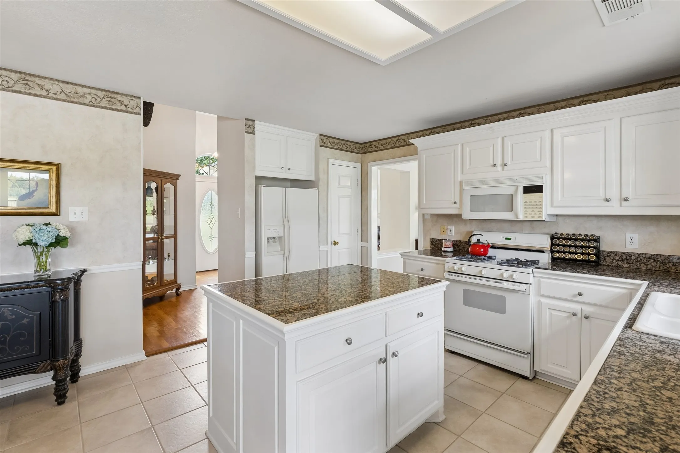 Single Family Residence For Sale in Rockwall County , 408 Herron Circle, Mclendon Chisholm, Texas 75032, 4 Bedroom, 3 Bathroom, 3 Garage spaces, 2,605 Sqft, built in 1997, mls#21306603, Real Estate Agent in Mclendon Chisholm, Homes For Sale in Rockwall county, Homes For Sale in Mclendon Chisholm, Realtor in Mclendon Chisholm Texas, Real Estate Brokerage Independent Realty Texas, Luminita Cordes Realtor