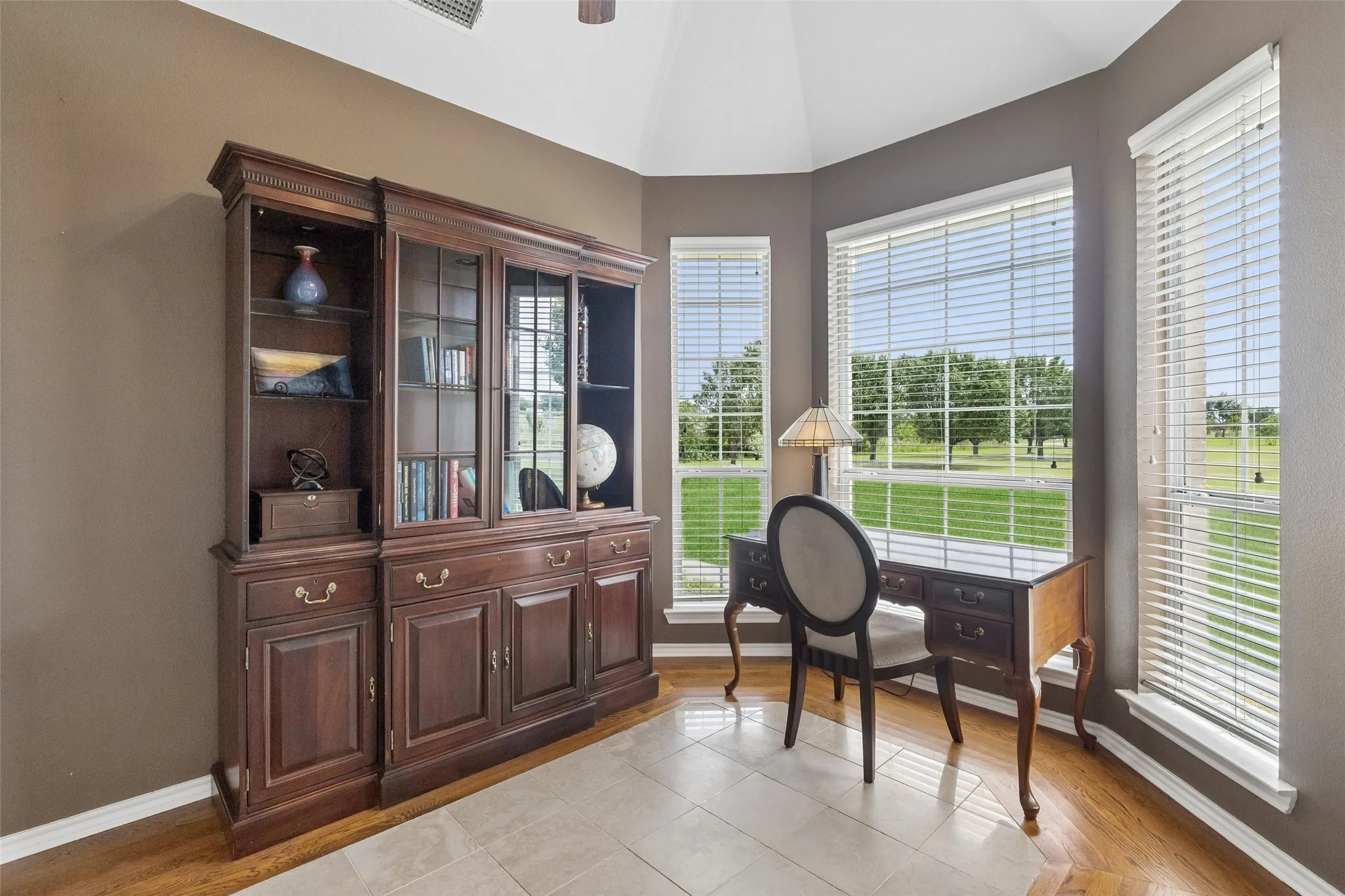 Single Family Residence For Sale in Rockwall County , 408 Herron Circle, Mclendon Chisholm, Texas 75032, 4 Bedroom, 3 Bathroom, 3 Garage spaces, 2,605 Sqft, built in 1997, mls#21306603, Real Estate Agent in Mclendon Chisholm, Homes For Sale in Rockwall county, Homes For Sale in Mclendon Chisholm, Realtor in Mclendon Chisholm Texas, Real Estate Brokerage Independent Realty Texas, Luminita Cordes Realtor