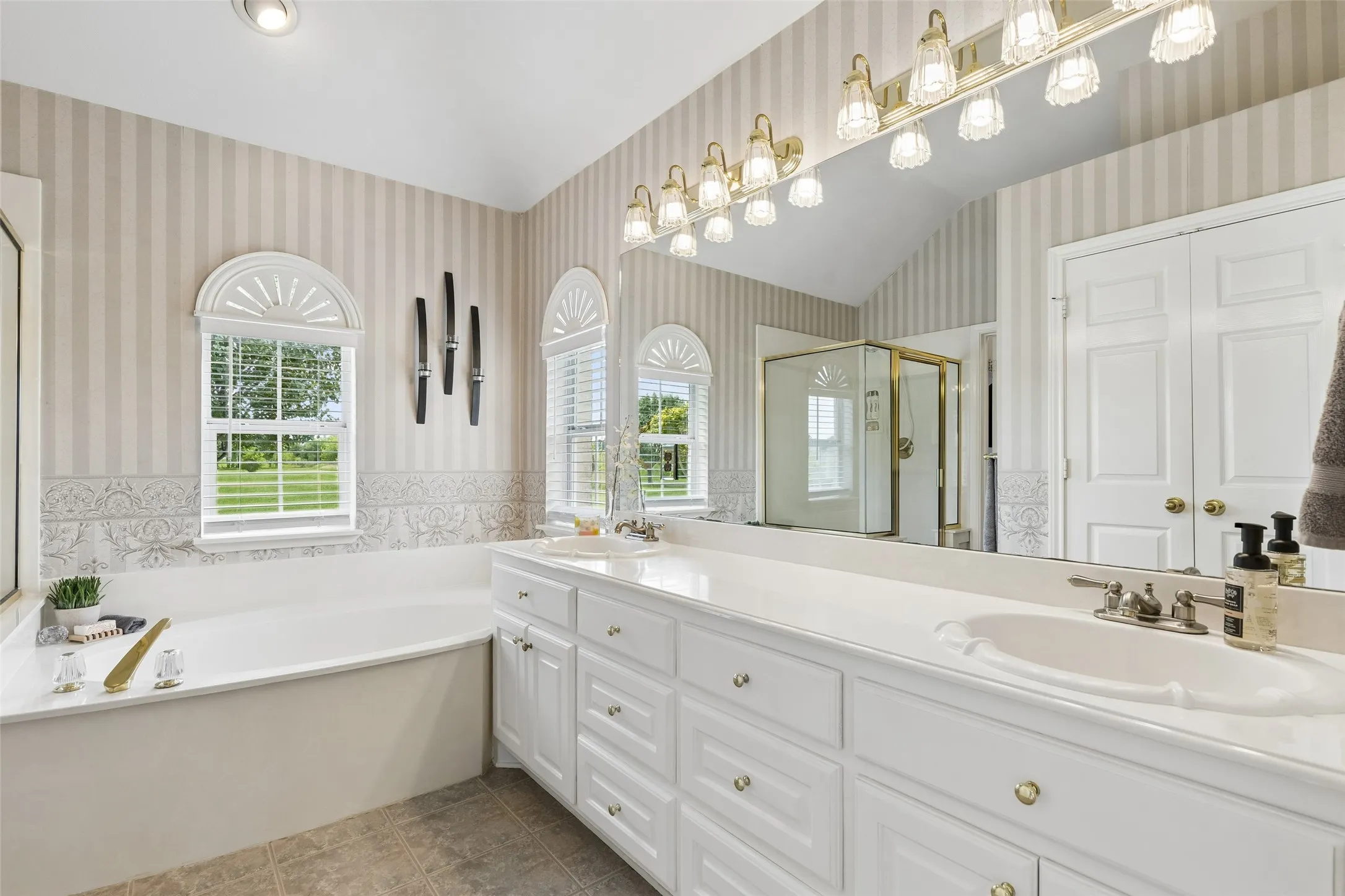 Single Family Residence For Sale in Rockwall County , 408 Herron Circle, Mclendon Chisholm, Texas 75032, 4 Bedroom, 3 Bathroom, 3 Garage spaces, 2,605 Sqft, built in 1997, mls#21306603, Real Estate Agent in Mclendon Chisholm, Homes For Sale in Rockwall county, Homes For Sale in Mclendon Chisholm, Realtor in Mclendon Chisholm Texas, Real Estate Brokerage Independent Realty Texas, Luminita Cordes Realtor