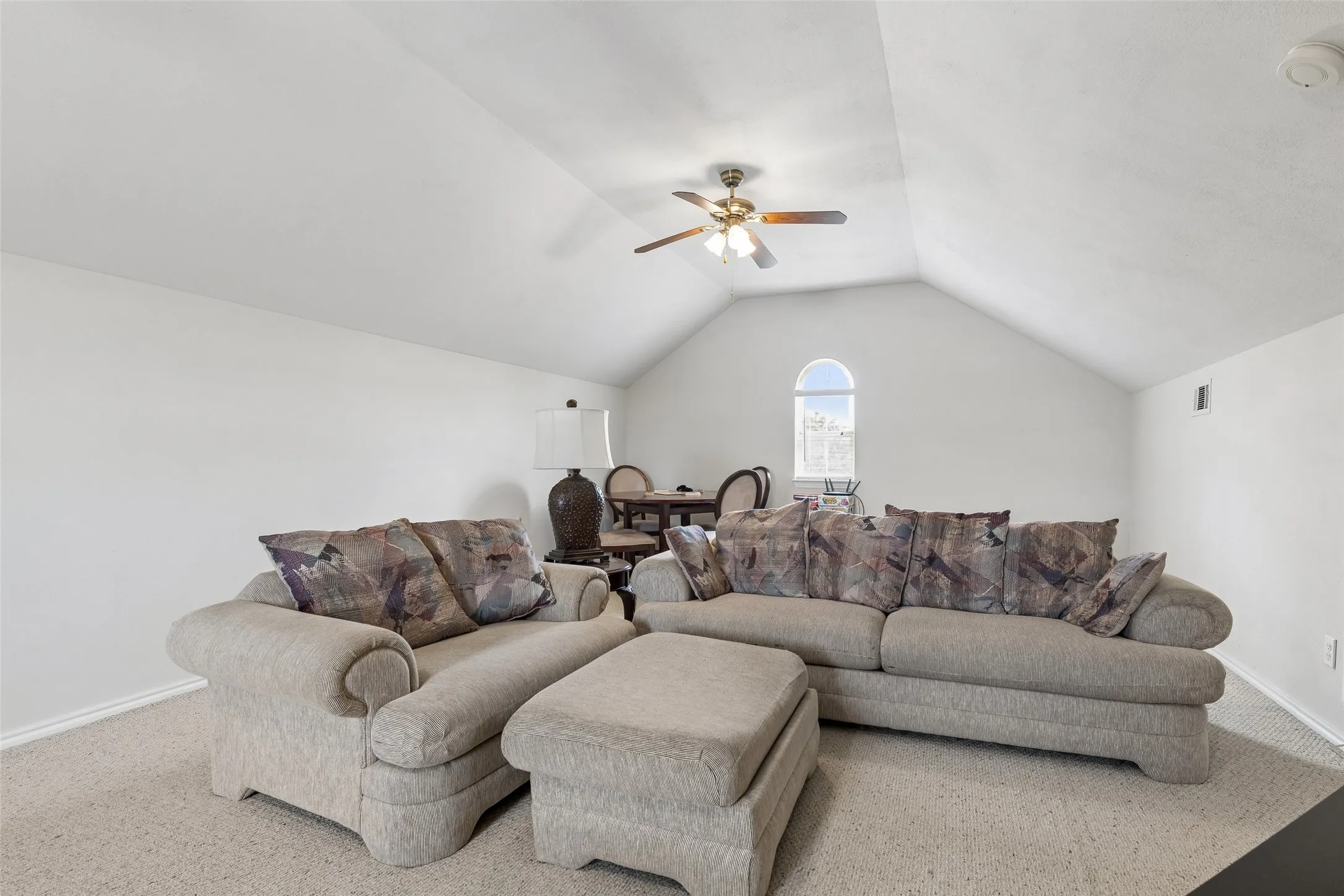 Single Family Residence For Sale in Rockwall County , 408 Herron Circle, Mclendon Chisholm, Texas 75032, 4 Bedroom, 3 Bathroom, 3 Garage spaces, 2,605 Sqft, built in 1997, mls#21306603, Real Estate Agent in Mclendon Chisholm, Homes For Sale in Rockwall county, Homes For Sale in Mclendon Chisholm, Realtor in Mclendon Chisholm Texas, Real Estate Brokerage Independent Realty Texas, Luminita Cordes Realtor