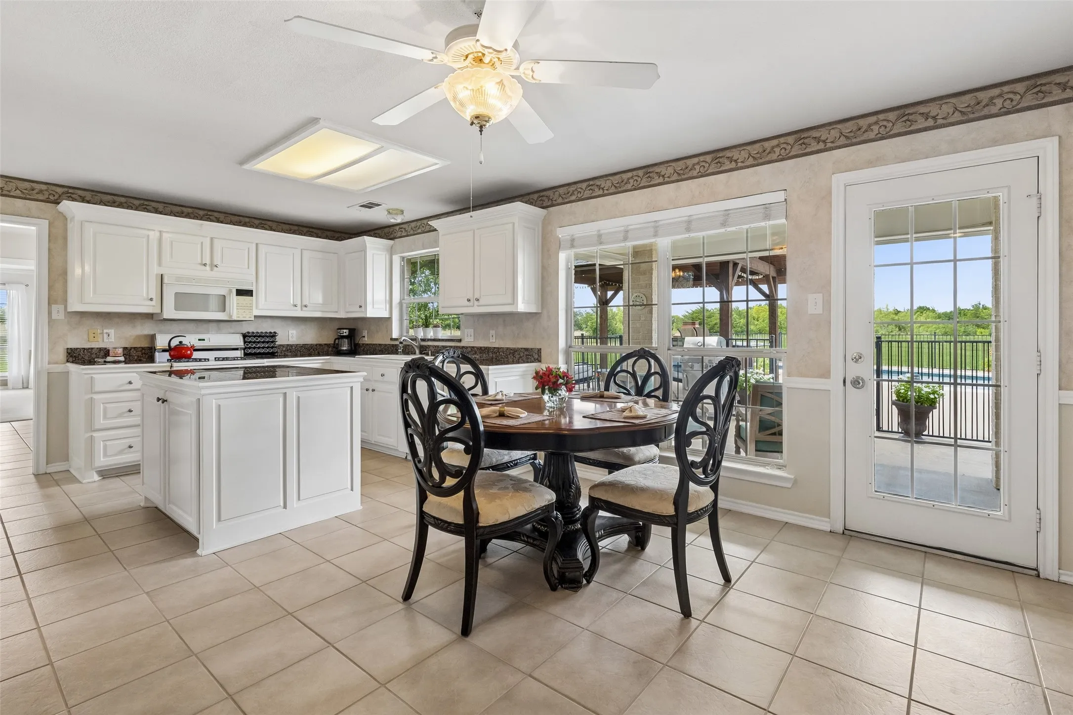 Single Family Residence For Sale in Rockwall County , 408 Herron Circle, Mclendon Chisholm, Texas 75032, 4 Bedroom, 3 Bathroom, 3 Garage spaces, 2,605 Sqft, built in 1997, mls#21306603, Real Estate Agent in Mclendon Chisholm, Homes For Sale in Rockwall county, Homes For Sale in Mclendon Chisholm, Realtor in Mclendon Chisholm Texas, Real Estate Brokerage Independent Realty Texas, Luminita Cordes Realtor