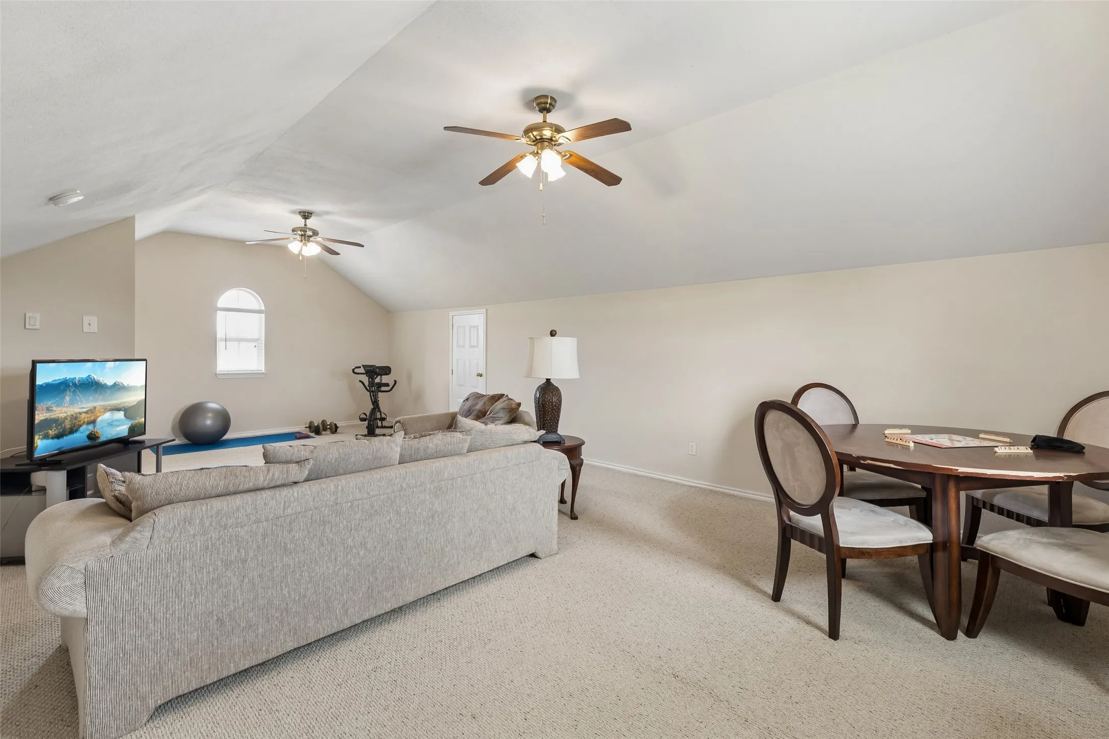 Single Family Residence For Sale in Rockwall County , 408 Herron Circle, Mclendon Chisholm, Texas 75032, 4 Bedroom, 3 Bathroom, 3 Garage spaces, 2,605 Sqft, built in 1997, mls#21306603, Real Estate Agent in Mclendon Chisholm, Homes For Sale in Rockwall county, Homes For Sale in Mclendon Chisholm, Realtor in Mclendon Chisholm Texas, Real Estate Brokerage Independent Realty Texas, Luminita Cordes Realtor