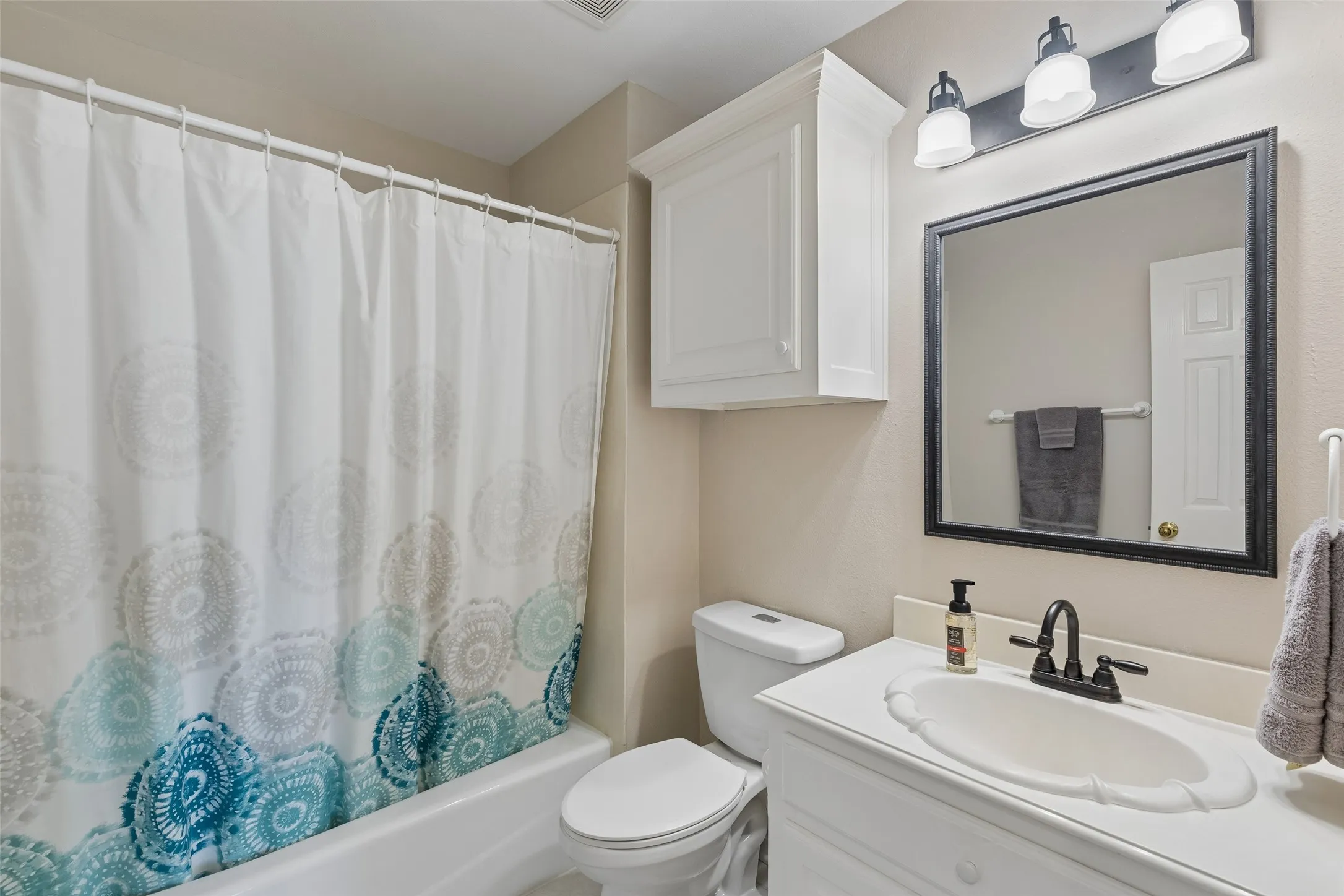 Single Family Residence For Sale in Rockwall County , 408 Herron Circle, Mclendon Chisholm, Texas 75032, 4 Bedroom, 3 Bathroom, 3 Garage spaces, 2,605 Sqft, built in 1997, mls#21306603, Real Estate Agent in Mclendon Chisholm, Homes For Sale in Rockwall county, Homes For Sale in Mclendon Chisholm, Realtor in Mclendon Chisholm Texas, Real Estate Brokerage Independent Realty Texas, Luminita Cordes Realtor