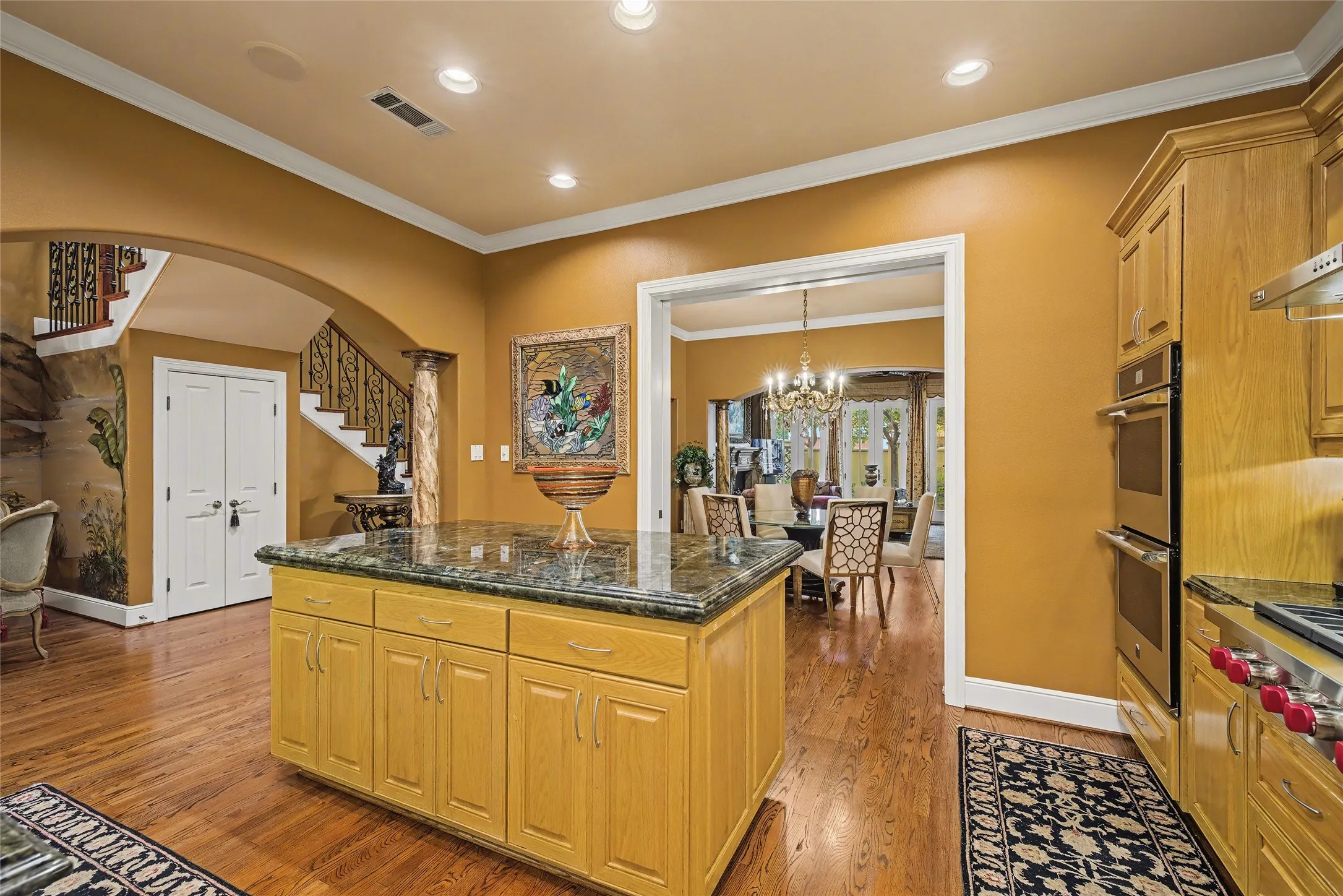 Townhouse For Sale in Tarrant County , 2713 Calder Court, Fort Worth, Texas 76107, 3 Bedroom, 5 Bathroom, 2 Garage spaces, 3,340 Sqft, built in 2007, mls#21284536, Real Estate Agent in Fort Worth, Homes For Sale in Tarrant county, Homes For Sale in Fort Worth, Realtor in Fort Worth Texas, Real Estate Brokerage Independent Realty Texas, Luminita Cordes Realtor