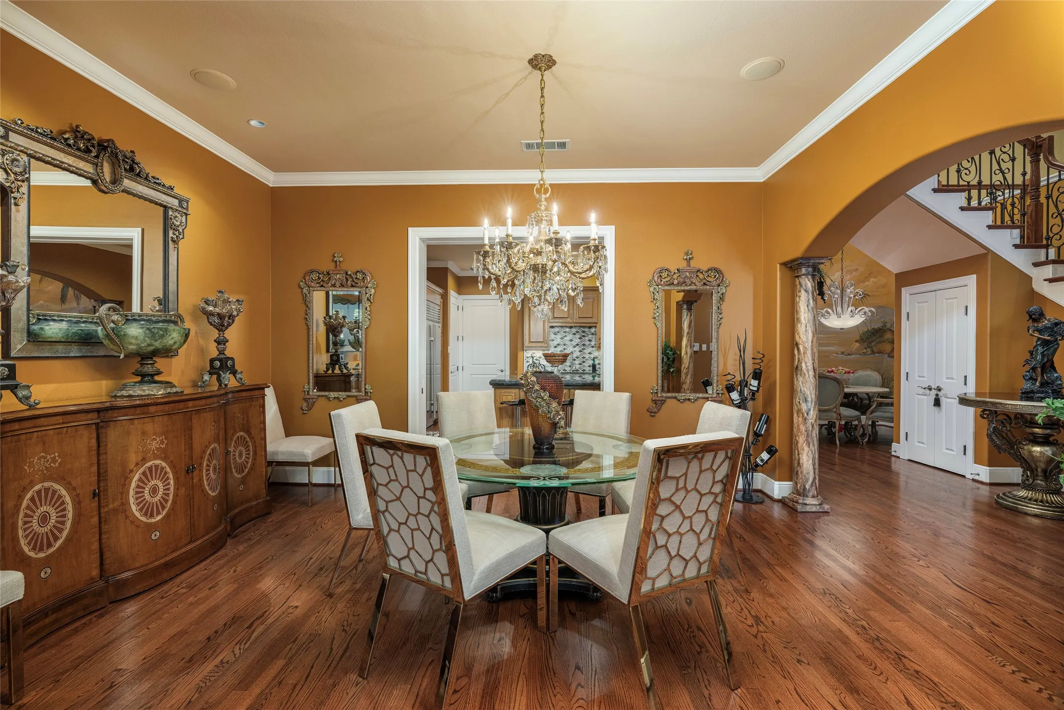 Townhouse For Sale in Tarrant County , 2713 Calder Court, Fort Worth, Texas 76107, 3 Bedroom, 5 Bathroom, 2 Garage spaces, 3,340 Sqft, built in 2007, mls#21284536, Real Estate Agent in Fort Worth, Homes For Sale in Tarrant county, Homes For Sale in Fort Worth, Realtor in Fort Worth Texas, Real Estate Brokerage Independent Realty Texas, Luminita Cordes Realtor