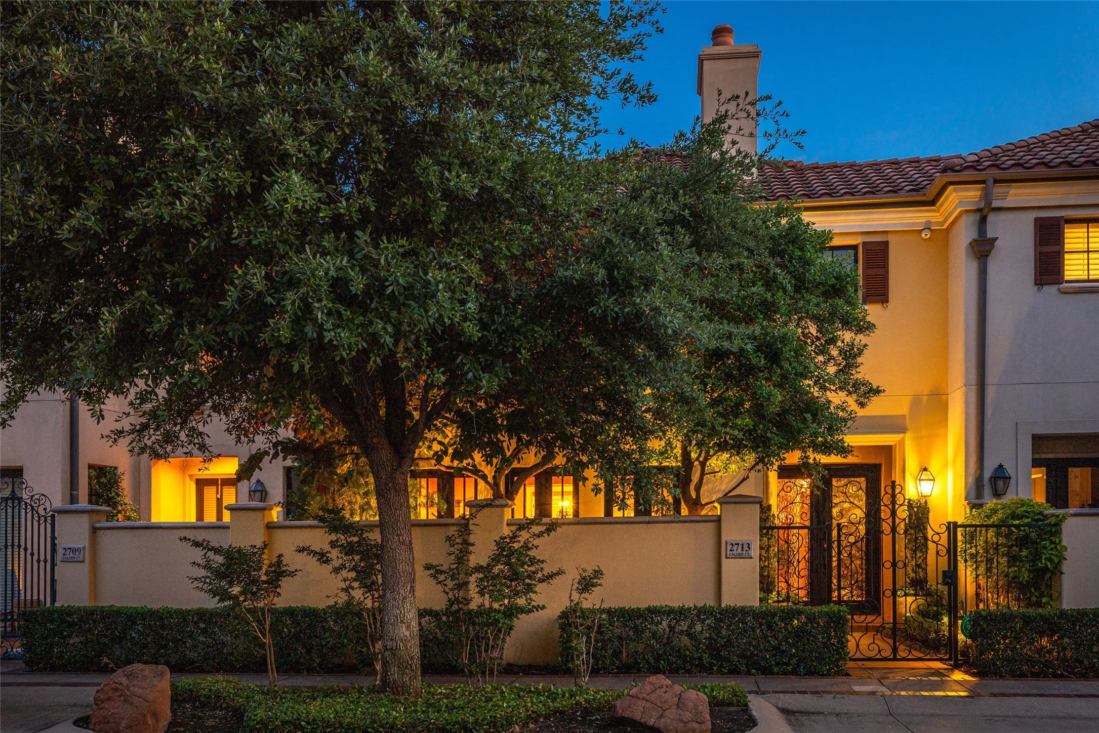 Townhouse For Sale in Tarrant County , 2713 Calder Court, Fort Worth, Texas 76107, 3 Bedroom, 5 Bathroom, 2 Garage spaces, 3,340 Sqft, built in 2007, mls#21284536, Real Estate Agent in Fort Worth, Homes For Sale in Tarrant county, Homes For Sale in Fort Worth, Realtor in Fort Worth Texas, Real Estate Brokerage Independent Realty Texas, Luminita Cordes Realtor