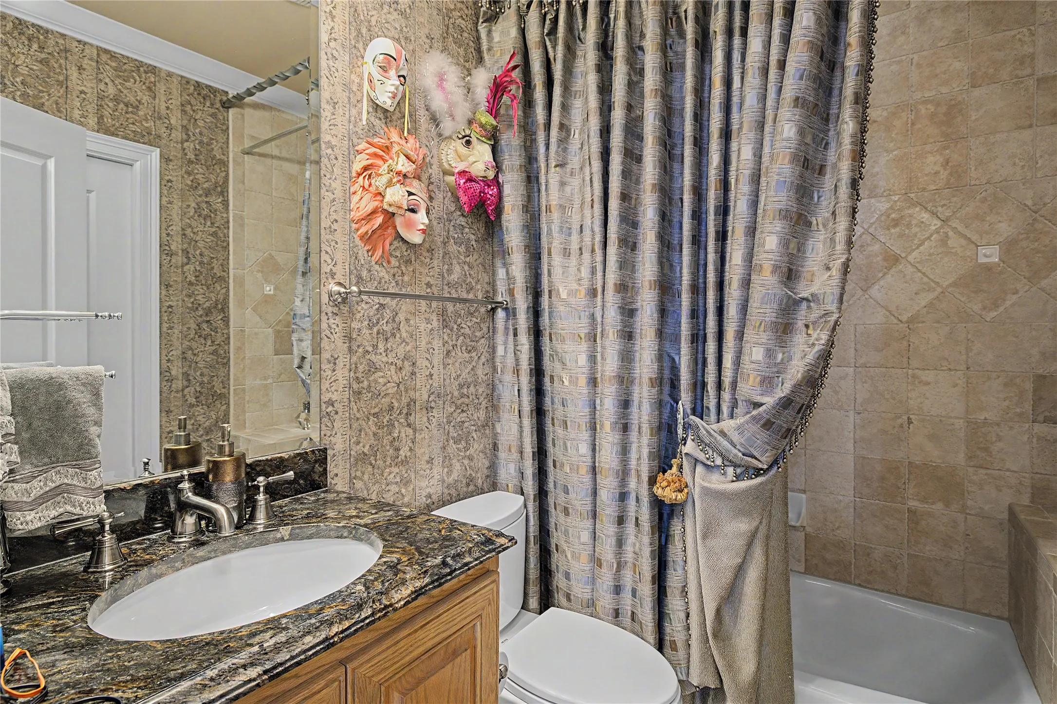 Townhouse For Sale in Tarrant County , 2713 Calder Court, Fort Worth, Texas 76107, 3 Bedroom, 5 Bathroom, 2 Garage spaces, 3,340 Sqft, built in 2007, mls#21284536, Real Estate Agent in Fort Worth, Homes For Sale in Tarrant county, Homes For Sale in Fort Worth, Realtor in Fort Worth Texas, Real Estate Brokerage Independent Realty Texas, Luminita Cordes Realtor