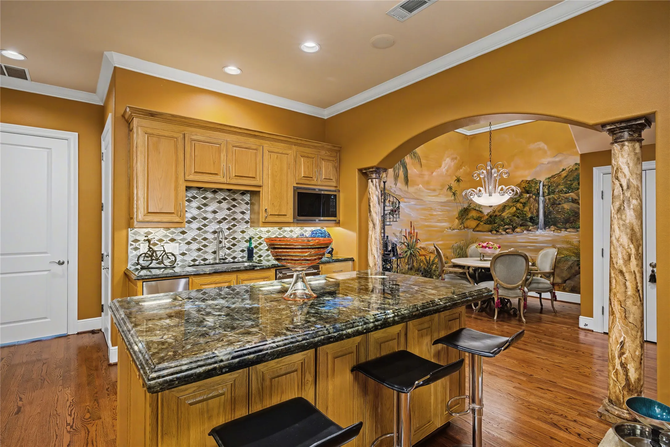 Townhouse For Sale in Tarrant County , 2713 Calder Court, Fort Worth, Texas 76107, 3 Bedroom, 5 Bathroom, 2 Garage spaces, 3,340 Sqft, built in 2007, mls#21284536, Real Estate Agent in Fort Worth, Homes For Sale in Tarrant county, Homes For Sale in Fort Worth, Realtor in Fort Worth Texas, Real Estate Brokerage Independent Realty Texas, Luminita Cordes Realtor