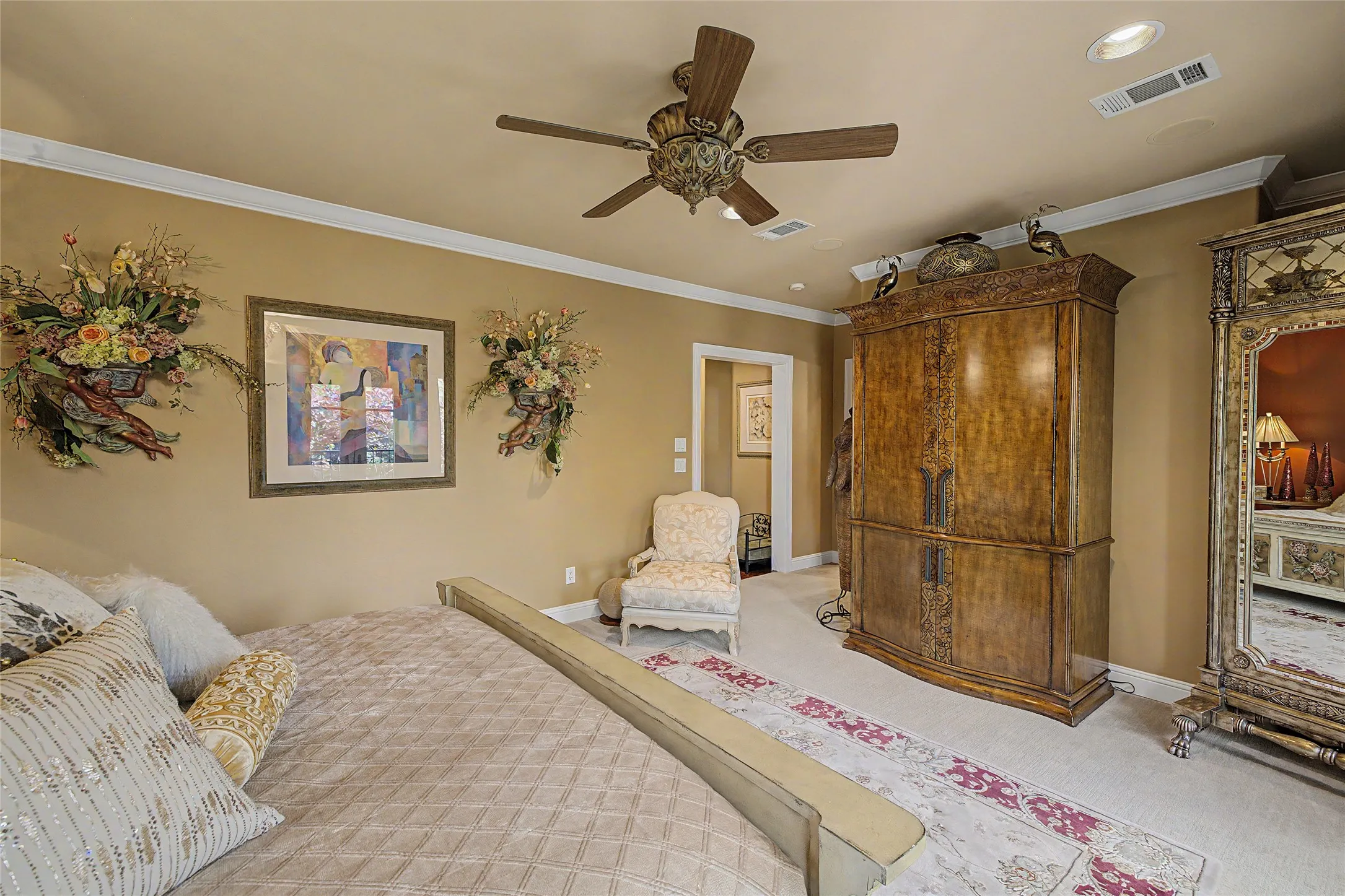 Townhouse For Sale in Tarrant County , 2713 Calder Court, Fort Worth, Texas 76107, 3 Bedroom, 5 Bathroom, 2 Garage spaces, 3,340 Sqft, built in 2007, mls#21284536, Real Estate Agent in Fort Worth, Homes For Sale in Tarrant county, Homes For Sale in Fort Worth, Realtor in Fort Worth Texas, Real Estate Brokerage Independent Realty Texas, Luminita Cordes Realtor