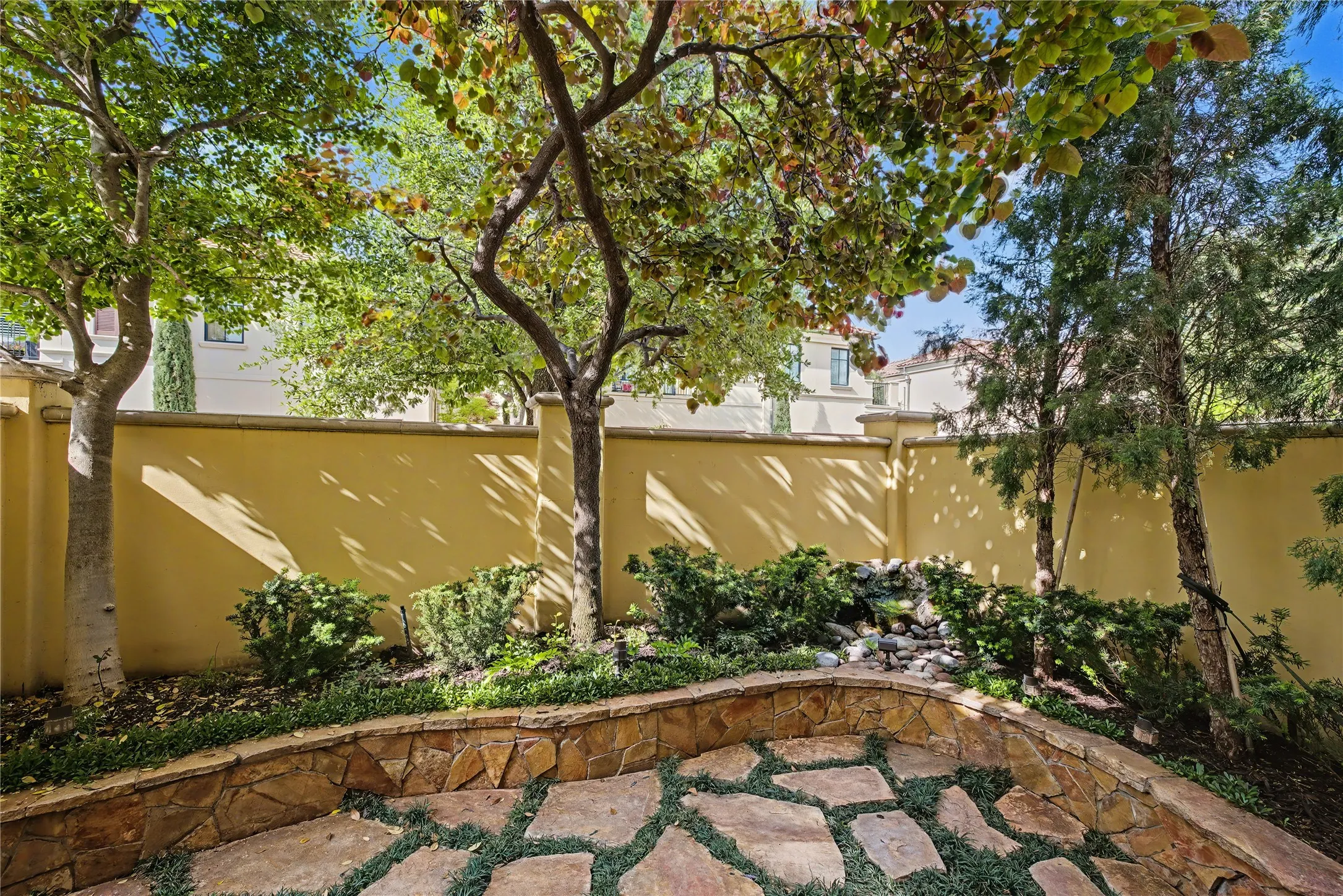 Townhouse For Sale in Tarrant County , 2713 Calder Court, Fort Worth, Texas 76107, 3 Bedroom, 5 Bathroom, 2 Garage spaces, 3,340 Sqft, built in 2007, mls#21284536, Real Estate Agent in Fort Worth, Homes For Sale in Tarrant county, Homes For Sale in Fort Worth, Realtor in Fort Worth Texas, Real Estate Brokerage Independent Realty Texas, Luminita Cordes Realtor