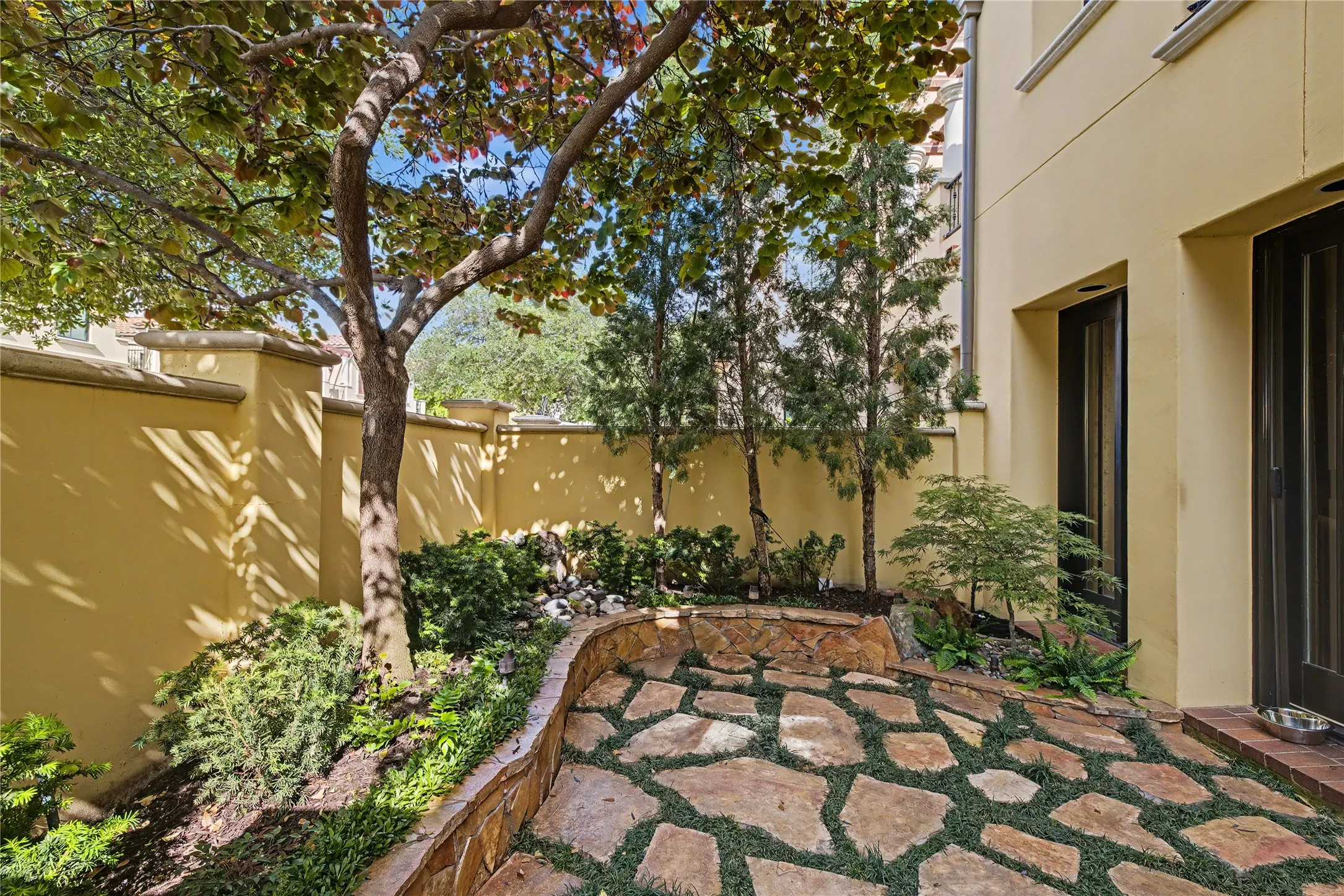 Townhouse For Sale in Tarrant County , 2713 Calder Court, Fort Worth, Texas 76107, 3 Bedroom, 5 Bathroom, 2 Garage spaces, 3,340 Sqft, built in 2007, mls#21284536, Real Estate Agent in Fort Worth, Homes For Sale in Tarrant county, Homes For Sale in Fort Worth, Realtor in Fort Worth Texas, Real Estate Brokerage Independent Realty Texas, Luminita Cordes Realtor