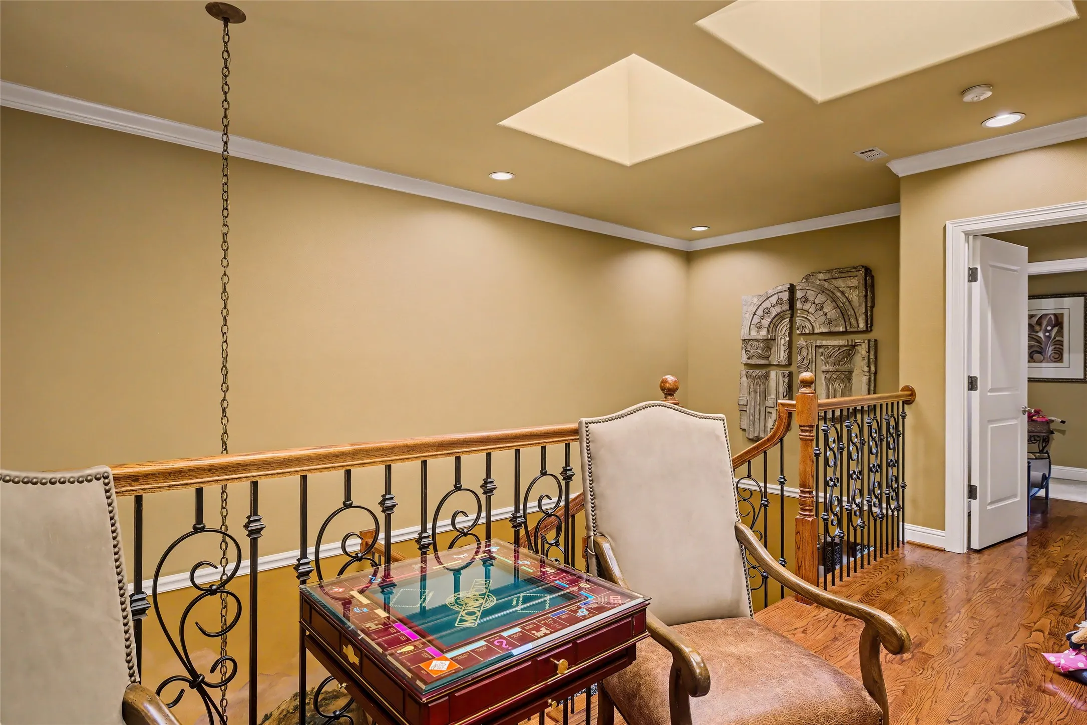 Townhouse For Sale in Tarrant County , 2713 Calder Court, Fort Worth, Texas 76107, 3 Bedroom, 5 Bathroom, 2 Garage spaces, 3,340 Sqft, built in 2007, mls#21284536, Real Estate Agent in Fort Worth, Homes For Sale in Tarrant county, Homes For Sale in Fort Worth, Realtor in Fort Worth Texas, Real Estate Brokerage Independent Realty Texas, Luminita Cordes Realtor