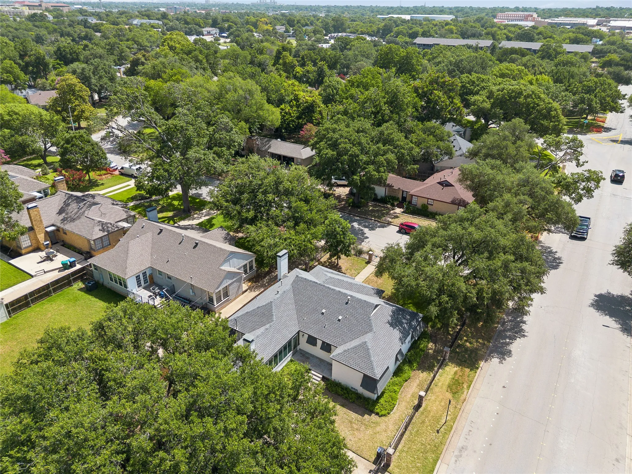 Single Family Residence For Sale in Tarrant County , 3616 Harwen Terrace, Fort Worth, Texas 76109, 3 Bedroom, 2 Bathroom, 1 Garage spaces, 1,664 Sqft, built in 1955, mls#21306086, Real Estate Agent in Fort Worth, Homes For Sale in Tarrant county, Homes For Sale in Fort Worth, Realtor in Fort Worth Texas, Real Estate Brokerage Independent Realty Texas, Luminita Cordes Realtor