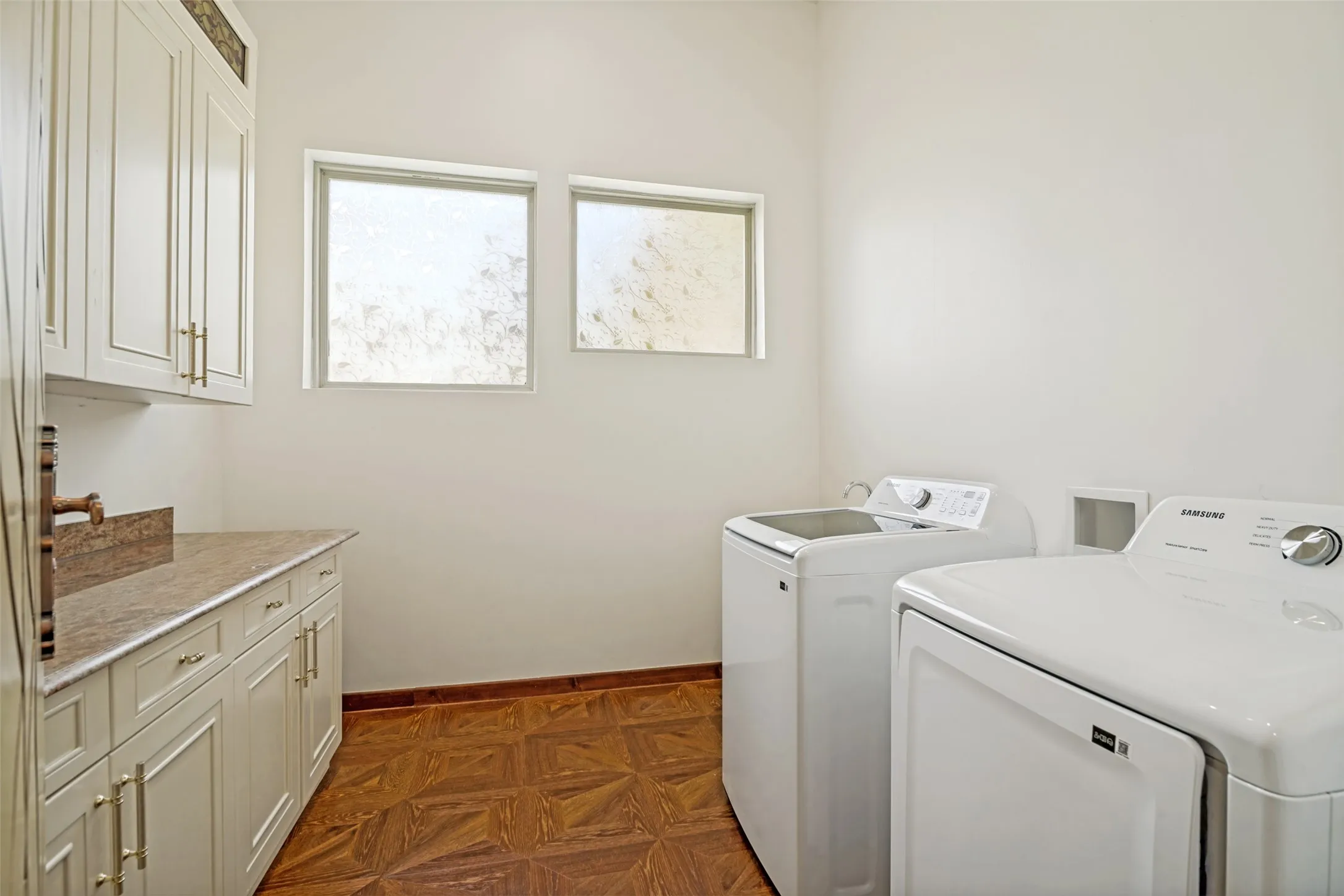 Single Family Residence For Sale in Rockwall County , 1020 Kingsbridge Lane, Mclendon Chisholm, Texas 75032, 4 Bedroom, 4 Bathroom, 4 Garage spaces, 5,498 Sqft, built in 2026, mls#21306199, Real Estate Agent in Mclendon Chisholm, Homes For Sale in Rockwall county, Homes For Sale in Mclendon Chisholm, Realtor in Mclendon Chisholm Texas, Real Estate Brokerage Independent Realty Texas, Luminita Cordes Realtor