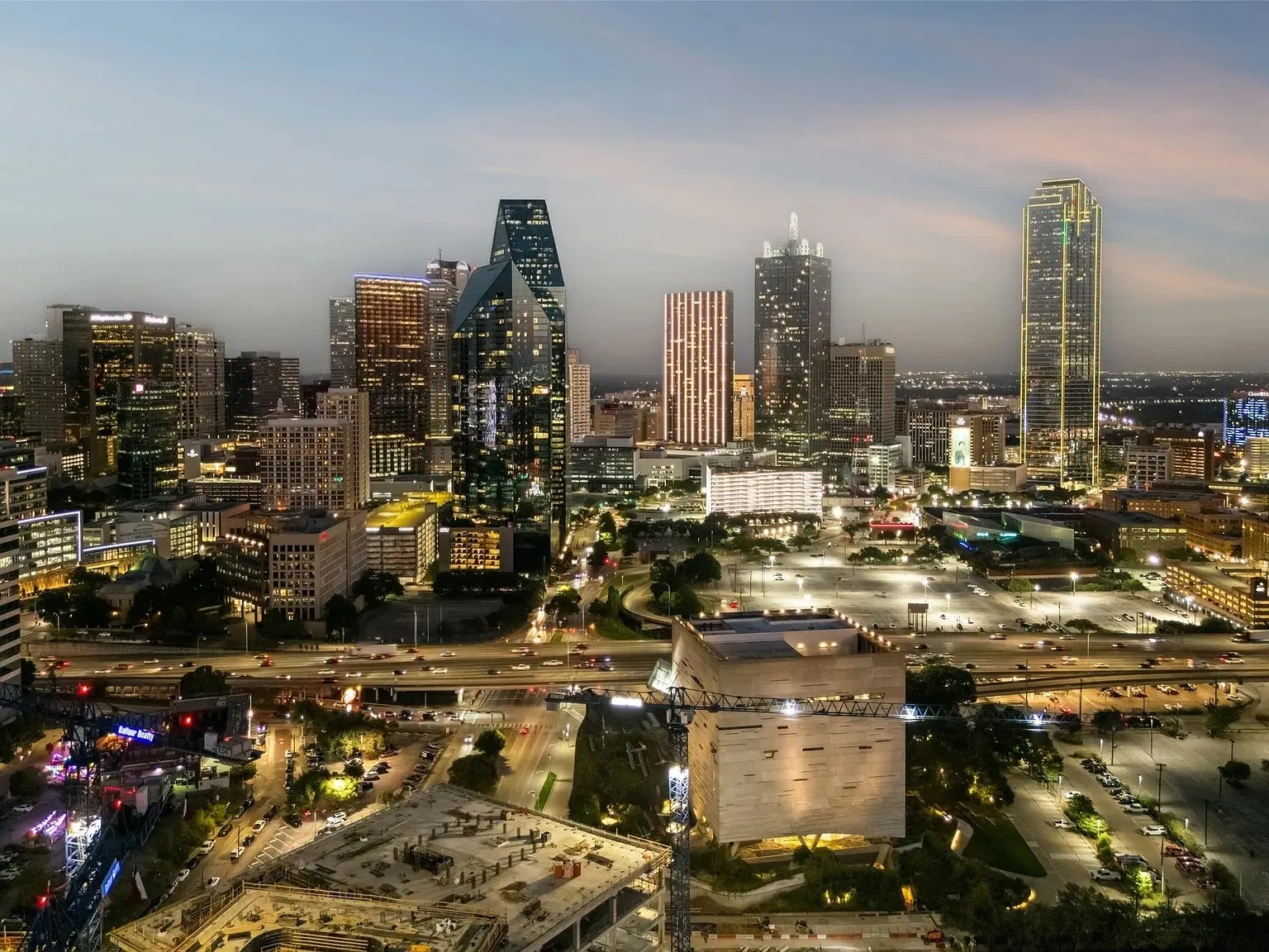 Condominium For Rent in Dallas County , 2430 Victory Park Lane 2509, Dallas, Texas 75219, 3 Bedrooms, 4 Bathrooms, 2 Garage spaces, 3,758 Sqft, built in 2004, Price $19,995, mls#21307173, Real Estate Agent in Dallas, Homes For Rent in Dallas county, Homes For Rent in Dallas, Realtor in Dallas Texas, Real Estate Brokerage Independent Realty Texas, Luminita Cordes Realtor