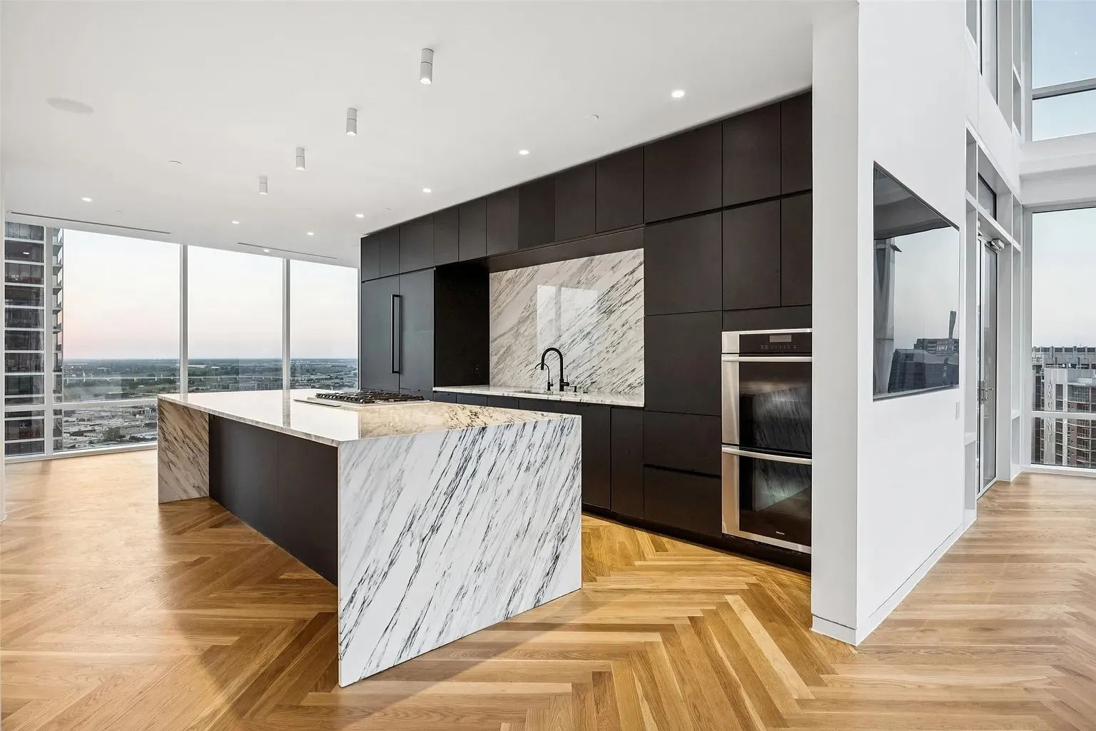 Condominium For Rent in Dallas County , 2430 Victory Park Lane 2509, Dallas, Texas 75219, 3 Bedrooms, 4 Bathrooms, 2 Garage spaces, 3,758 Sqft, built in 2004, Price $19,995, mls#21307173, Real Estate Agent in Dallas, Homes For Rent in Dallas county, Homes For Rent in Dallas, Realtor in Dallas Texas, Real Estate Brokerage Independent Realty Texas, Luminita Cordes Realtor