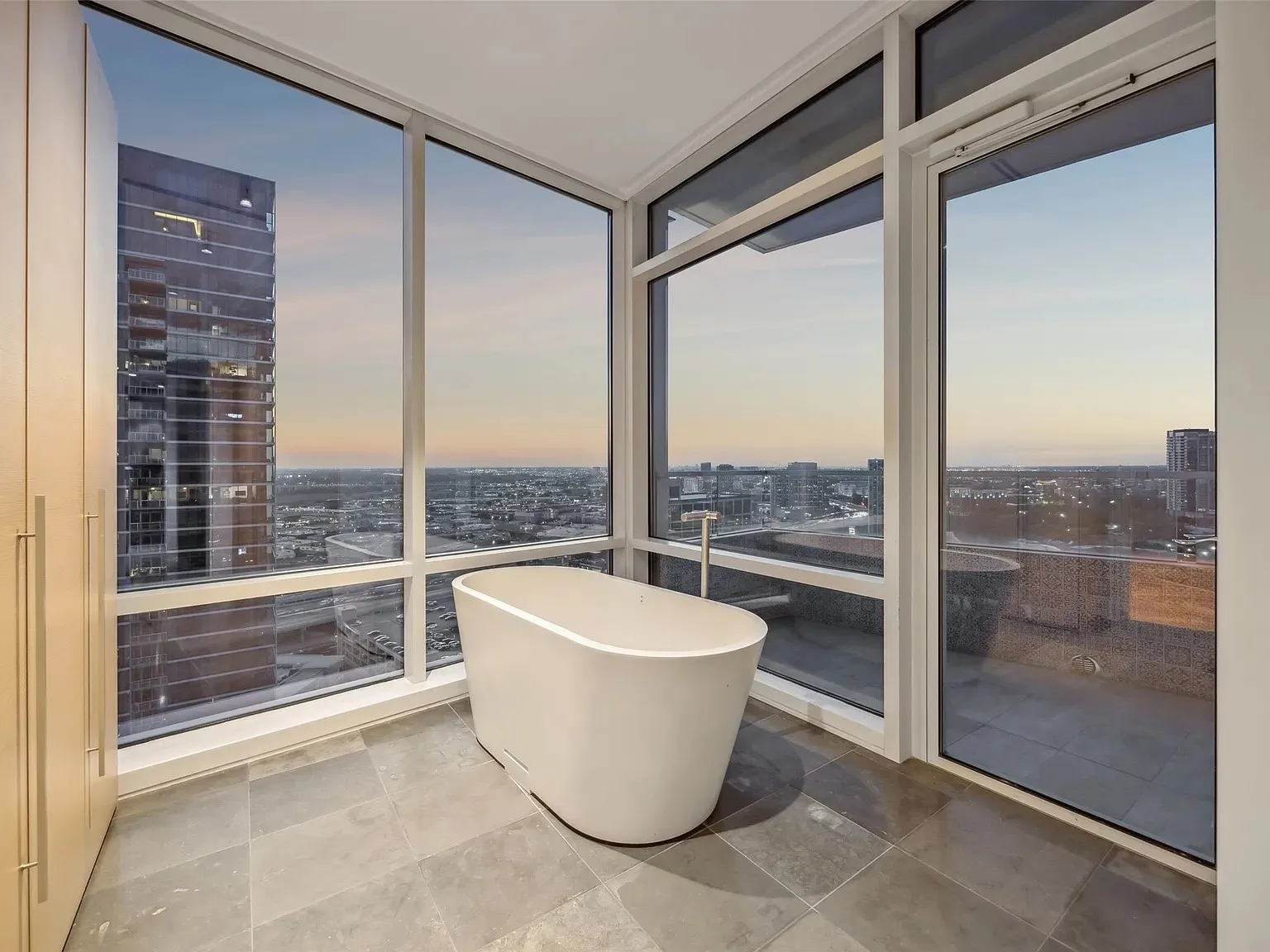 Condominium For Rent in Dallas County , 2430 Victory Park Lane 2509, Dallas, Texas 75219, 3 Bedrooms, 4 Bathrooms, 2 Garage spaces, 3,758 Sqft, built in 2004, Price $19,995, mls#21307173, Real Estate Agent in Dallas, Homes For Rent in Dallas county, Homes For Rent in Dallas, Realtor in Dallas Texas, Real Estate Brokerage Independent Realty Texas, Luminita Cordes Realtor