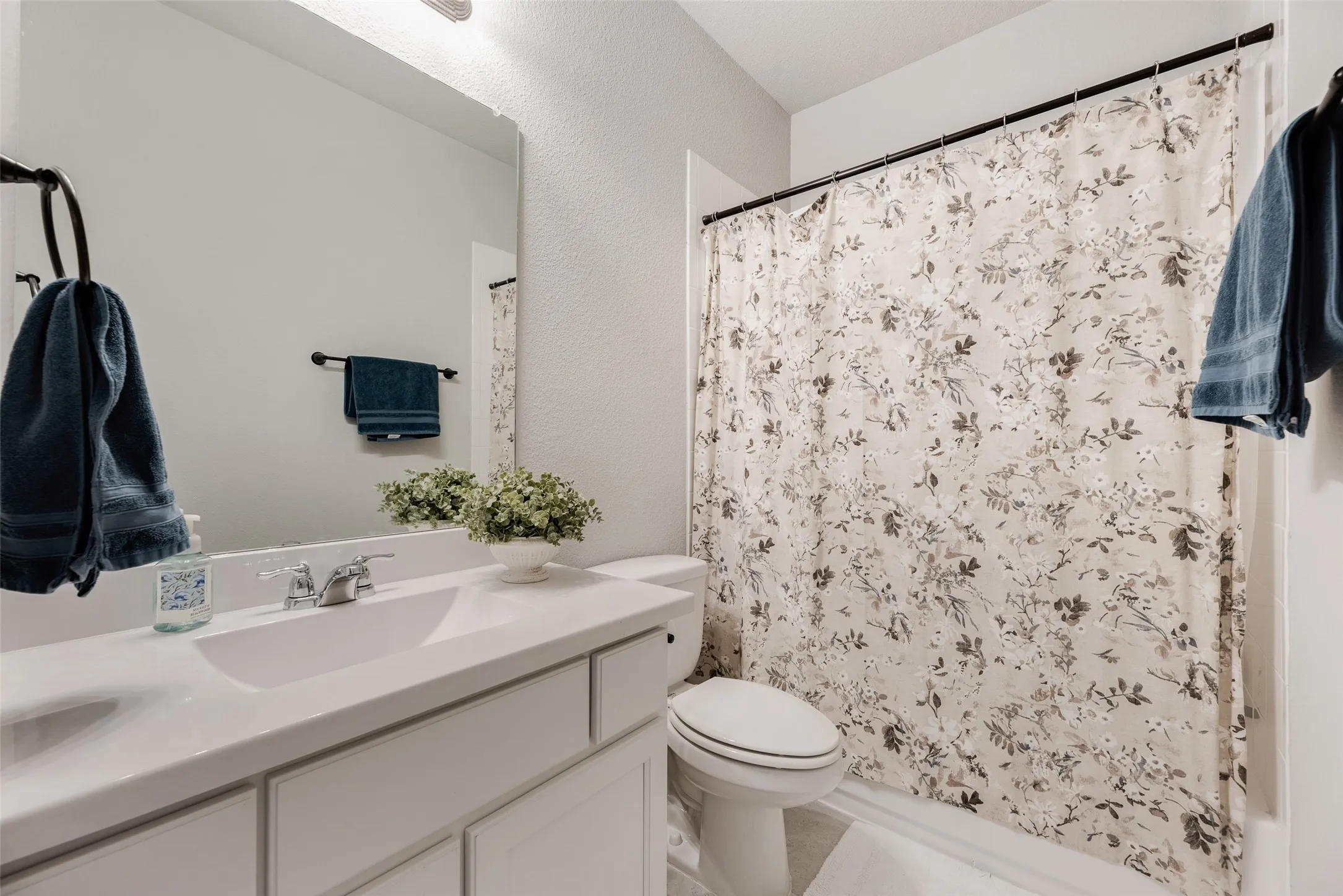 Single Family Residence For Sale in Collin County , 4136 Winslow Drive, Celina, Texas 75009, 4 Bedroom, 3 Bathroom, 2 Garage spaces, 2,503 Sqft, built in 2018, mls#21306972, Real Estate Agent in Celina, Homes For Sale in Collin county, Homes For Sale in Celina, Realtor in Celina Texas, Real Estate Brokerage Independent Realty Texas, Luminita Cordes Realtor