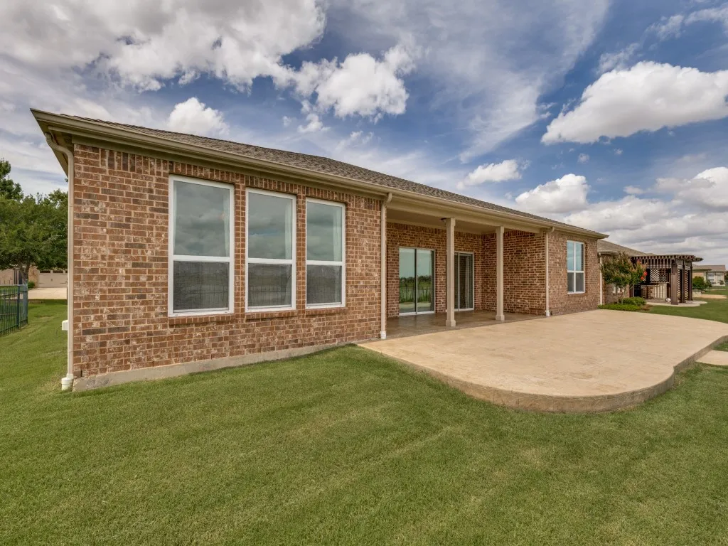 Beautiful extended Patio with room for outdoor entertaining