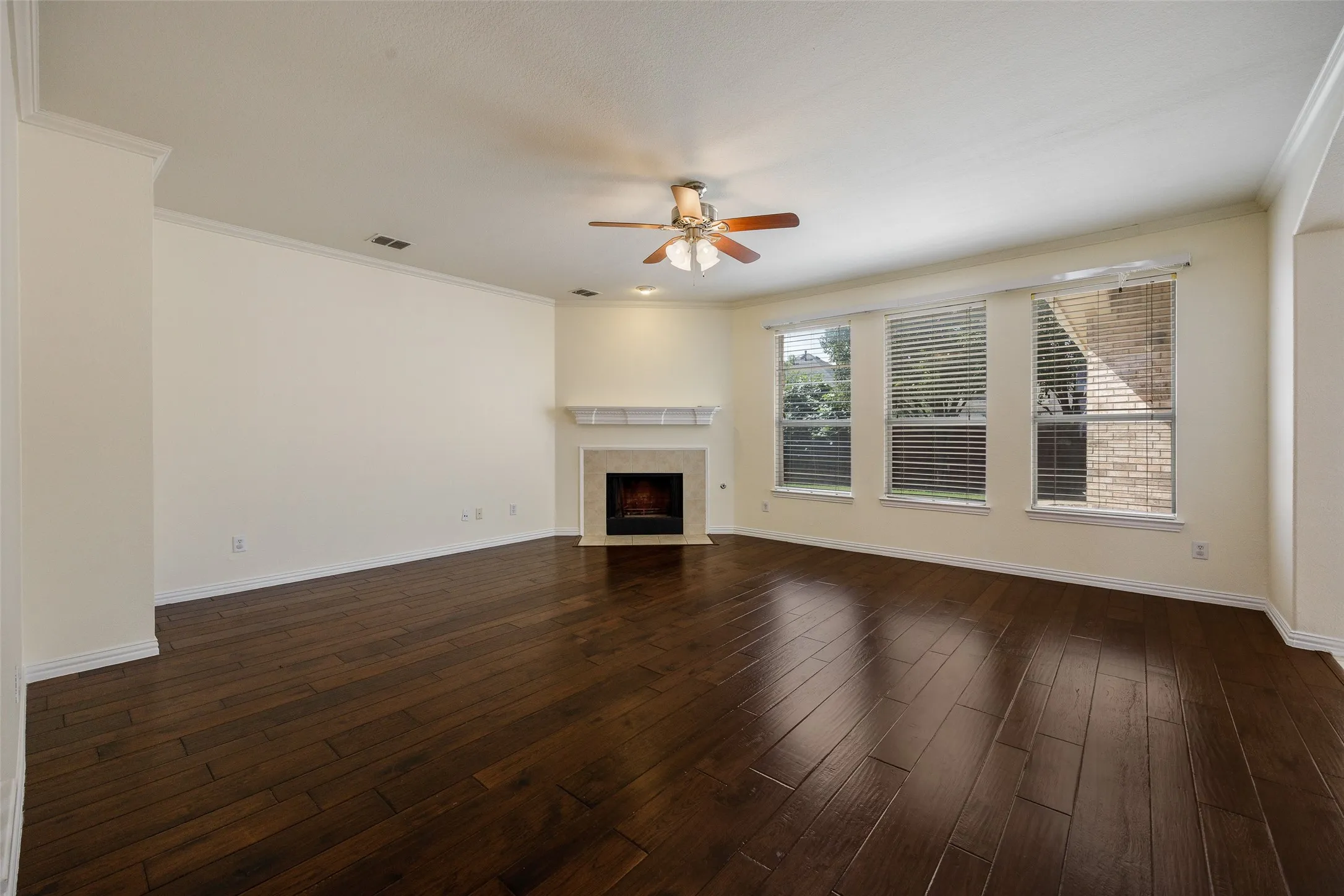 Single Family Residence For Sale in Collin County , 1618 Clear Springs Drive, Allen, Texas 75002, 4 Bedroom, 3 Bathroom, 2 Garage spaces, 3,101 Sqft, built in 2003, mls#21303004, Real Estate Agent in Allen, Homes For Sale in Collin county, Homes For Sale in Allen, Realtor in Allen Texas, Real Estate Brokerage Independent Realty Texas, Luminita Cordes Realtor
