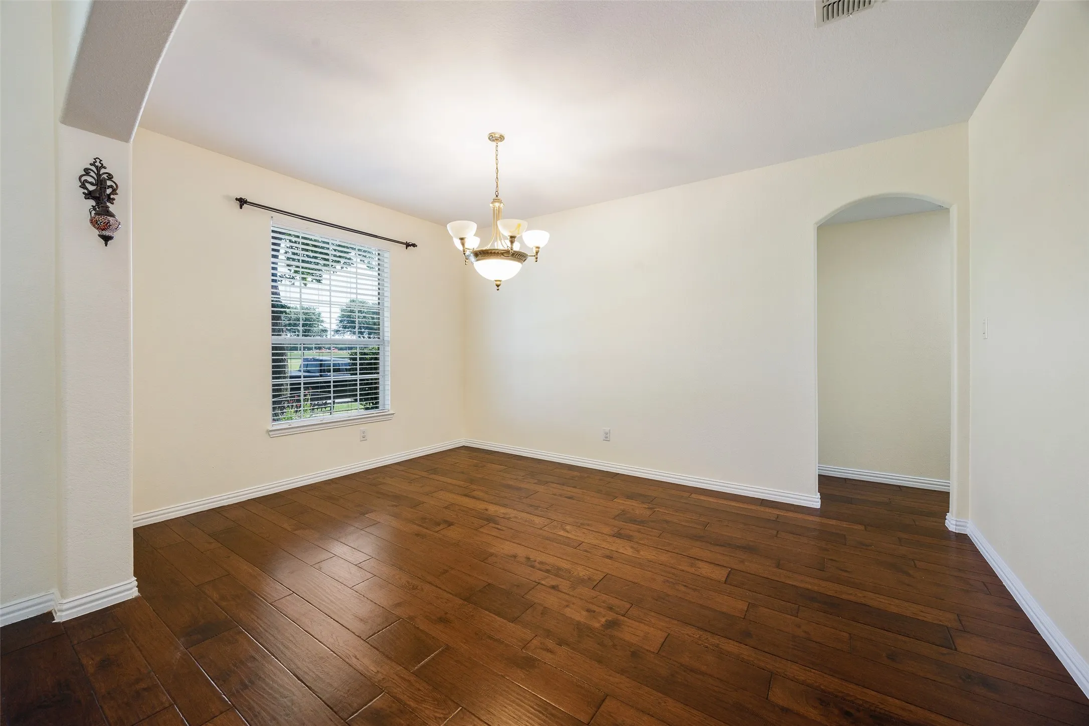 Single Family Residence For Sale in Collin County , 1618 Clear Springs Drive, Allen, Texas 75002, 4 Bedroom, 3 Bathroom, 2 Garage spaces, 3,101 Sqft, built in 2003, mls#21303004, Real Estate Agent in Allen, Homes For Sale in Collin county, Homes For Sale in Allen, Realtor in Allen Texas, Real Estate Brokerage Independent Realty Texas, Luminita Cordes Realtor