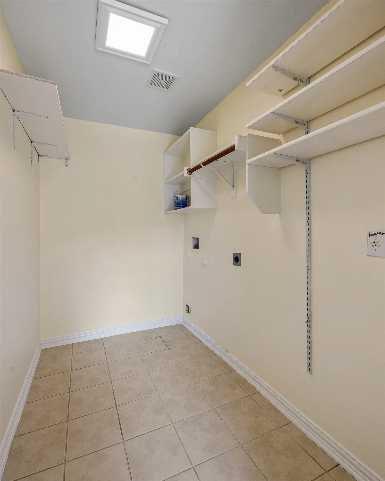 Single Family Residence For Sale in Collin County , 1618 Clear Springs Drive, Allen, Texas 75002, 4 Bedroom, 3 Bathroom, 2 Garage spaces, 3,101 Sqft, built in 2003, mls#21303004, Real Estate Agent in Allen, Homes For Sale in Collin county, Homes For Sale in Allen, Realtor in Allen Texas, Real Estate Brokerage Independent Realty Texas, Luminita Cordes Realtor