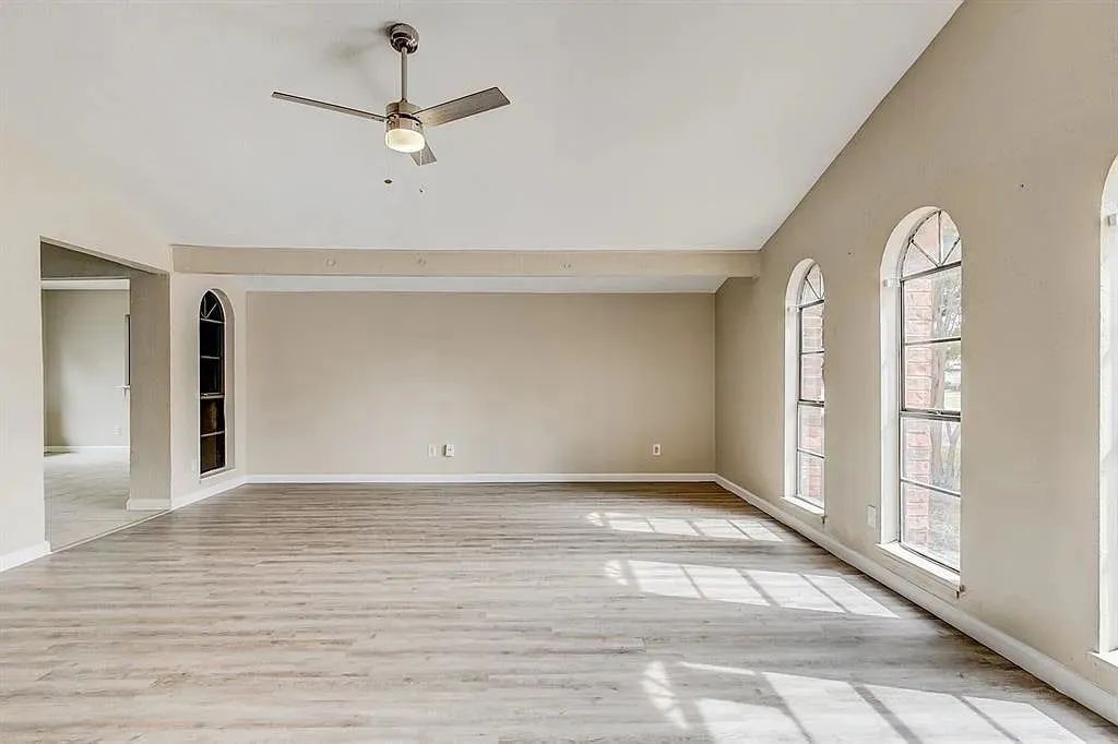 Single Family Residence For Sale in Tarrant County , 1316 Royster Road, Fort Worth, Texas 76134, 5 Bedroom, 3 Bathroom, 2 Garage spaces, 2,466 Sqft, built in 1977, mls#21307237, Real Estate Agent in Fort Worth, Homes For Sale in Tarrant county, Homes For Sale in Fort Worth, Realtor in Fort Worth Texas, Real Estate Brokerage Independent Realty Texas, Luminita Cordes Realtor