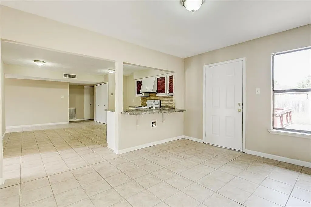 Single Family Residence For Sale in Tarrant County , 1316 Royster Road, Fort Worth, Texas 76134, 5 Bedroom, 3 Bathroom, 2 Garage spaces, 2,466 Sqft, built in 1977, mls#21307237, Real Estate Agent in Fort Worth, Homes For Sale in Tarrant county, Homes For Sale in Fort Worth, Realtor in Fort Worth Texas, Real Estate Brokerage Independent Realty Texas, Luminita Cordes Realtor