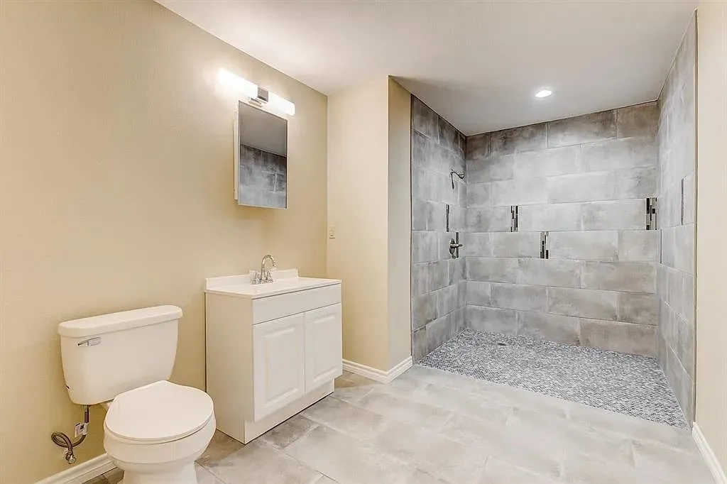 Single Family Residence For Sale in Tarrant County , 1316 Royster Road, Fort Worth, Texas 76134, 5 Bedroom, 3 Bathroom, 2 Garage spaces, 2,466 Sqft, built in 1977, mls#21307237, Real Estate Agent in Fort Worth, Homes For Sale in Tarrant county, Homes For Sale in Fort Worth, Realtor in Fort Worth Texas, Real Estate Brokerage Independent Realty Texas, Luminita Cordes Realtor