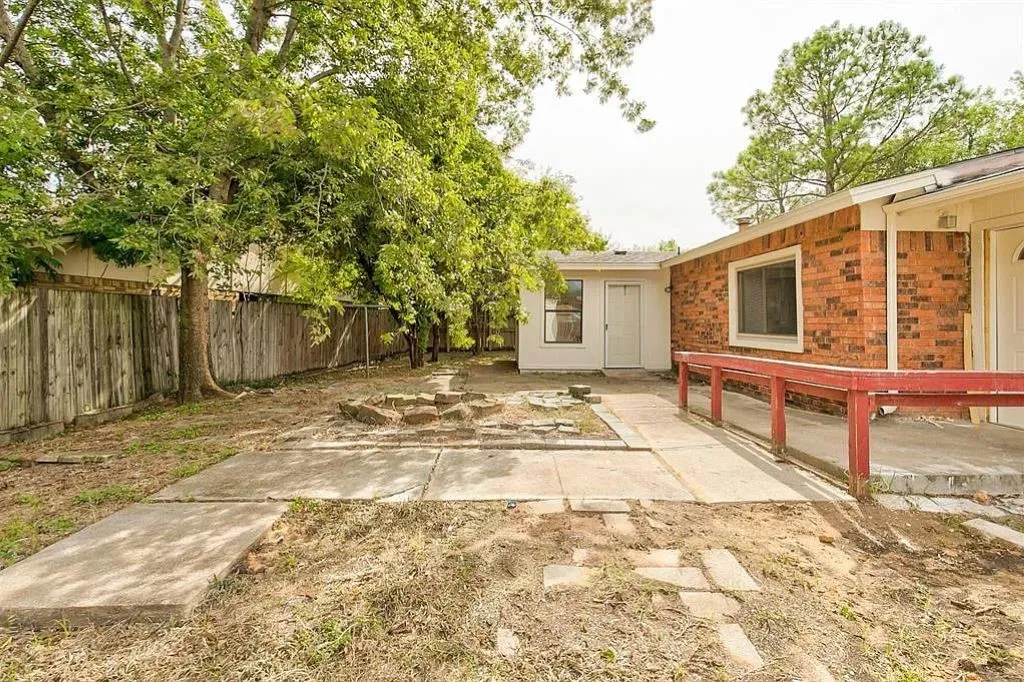 Single Family Residence For Sale in Tarrant County , 1316 Royster Road, Fort Worth, Texas 76134, 5 Bedroom, 3 Bathroom, 2 Garage spaces, 2,466 Sqft, built in 1977, mls#21307237, Real Estate Agent in Fort Worth, Homes For Sale in Tarrant county, Homes For Sale in Fort Worth, Realtor in Fort Worth Texas, Real Estate Brokerage Independent Realty Texas, Luminita Cordes Realtor
