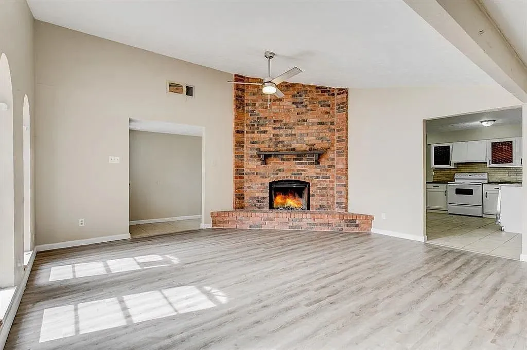 Single Family Residence For Sale in Tarrant County , 1316 Royster Road, Fort Worth, Texas 76134, 5 Bedroom, 3 Bathroom, 2 Garage spaces, 2,466 Sqft, built in 1977, mls#21307237, Real Estate Agent in Fort Worth, Homes For Sale in Tarrant county, Homes For Sale in Fort Worth, Realtor in Fort Worth Texas, Real Estate Brokerage Independent Realty Texas, Luminita Cordes Realtor