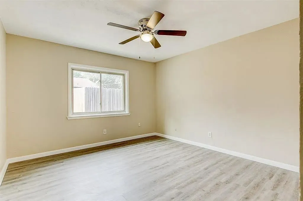 Single Family Residence For Sale in Tarrant County , 1316 Royster Road, Fort Worth, Texas 76134, 5 Bedroom, 3 Bathroom, 2 Garage spaces, 2,466 Sqft, built in 1977, mls#21307237, Real Estate Agent in Fort Worth, Homes For Sale in Tarrant county, Homes For Sale in Fort Worth, Realtor in Fort Worth Texas, Real Estate Brokerage Independent Realty Texas, Luminita Cordes Realtor