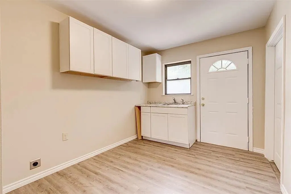 Single Family Residence For Sale in Tarrant County , 1316 Royster Road, Fort Worth, Texas 76134, 5 Bedroom, 3 Bathroom, 2 Garage spaces, 2,466 Sqft, built in 1977, mls#21307237, Real Estate Agent in Fort Worth, Homes For Sale in Tarrant county, Homes For Sale in Fort Worth, Realtor in Fort Worth Texas, Real Estate Brokerage Independent Realty Texas, Luminita Cordes Realtor