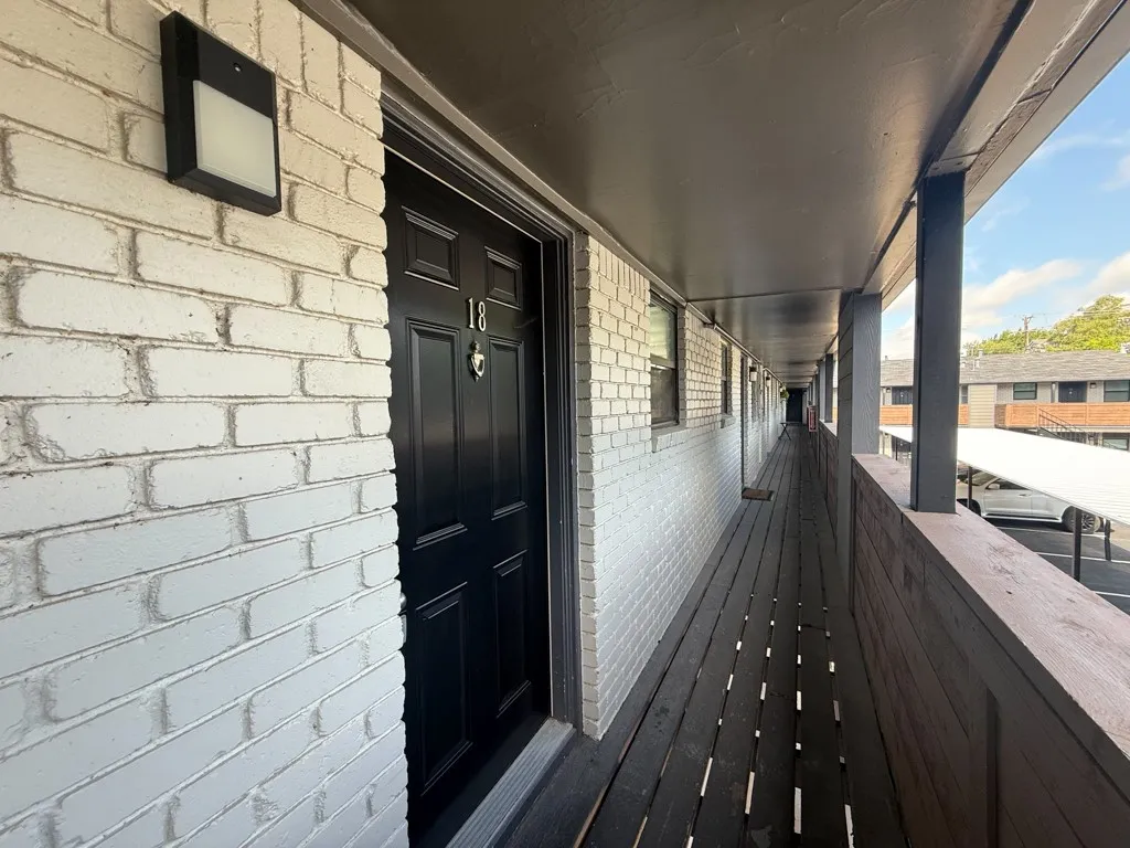 Apartment For Rent in Tarrant County , 5928 Fletcher Avenue 18, Fort Worth, Texas 76107, 1 Bedroom, 1 Bathroom, Garage spaces, 588 Sqft, built in 1965, mls#21307328, Real Estate Agent in Fort Worth, Homes For Rent in Tarrant county, Homes For Rent in Fort Worth, Realtor in Fort Worth Texas, Real Estate Brokerage Independent Realty Texas, Luminita Cordes Realtor