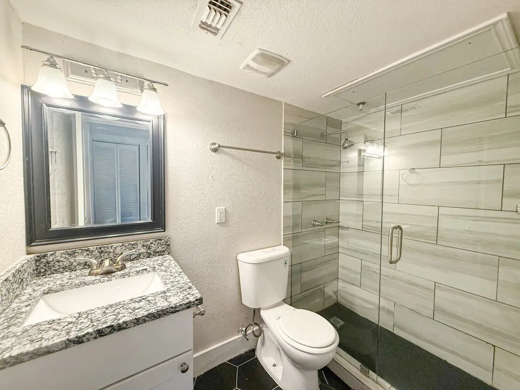 Apartment For Rent in Tarrant County , 5928 Fletcher Avenue 18, Fort Worth, Texas 76107, 1 Bedroom, 1 Bathroom, Garage spaces, 588 Sqft, built in 1965, mls#21307328, Real Estate Agent in Fort Worth, Homes For Rent in Tarrant county, Homes For Rent in Fort Worth, Realtor in Fort Worth Texas, Real Estate Brokerage Independent Realty Texas, Luminita Cordes Realtor