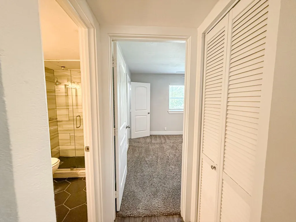 Apartment For Rent in Tarrant County , 5928 Fletcher Avenue 18, Fort Worth, Texas 76107, 1 Bedroom, 1 Bathroom, Garage spaces, 588 Sqft, built in 1965, mls#21307328, Real Estate Agent in Fort Worth, Homes For Rent in Tarrant county, Homes For Rent in Fort Worth, Realtor in Fort Worth Texas, Real Estate Brokerage Independent Realty Texas, Luminita Cordes Realtor