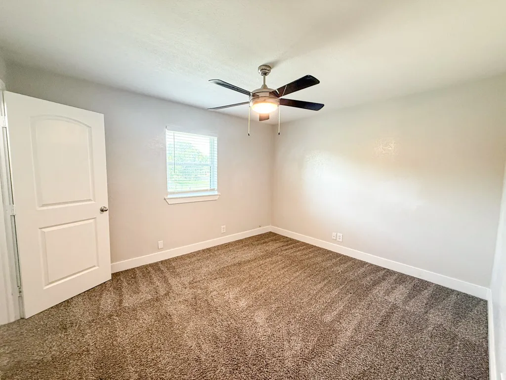 Apartment For Rent in Tarrant County , 5928 Fletcher Avenue 18, Fort Worth, Texas 76107, 1 Bedroom, 1 Bathroom, Garage spaces, 588 Sqft, built in 1965, mls#21307328, Real Estate Agent in Fort Worth, Homes For Rent in Tarrant county, Homes For Rent in Fort Worth, Realtor in Fort Worth Texas, Real Estate Brokerage Independent Realty Texas, Luminita Cordes Realtor