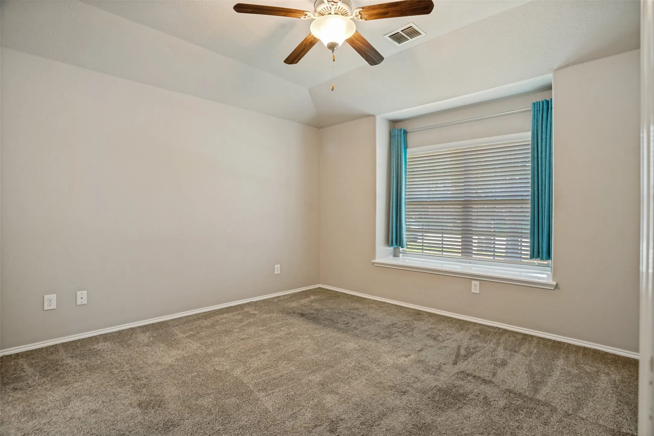 Single Family Residence For Sale in Denton County , 8835 Tucker Street, Cross Roads, Texas 76227, 4 Bedroom, 2 Bathroom, 2 Garage spaces, 1,557 Sqft, built in 2012, mls#21306797, Real Estate Agent in Cross Roads, Homes For Sale in Denton county, Homes For Sale in Cross Roads, Realtor in Cross Roads Texas, Real Estate Brokerage Independent Realty Texas, Luminita Cordes Realtor