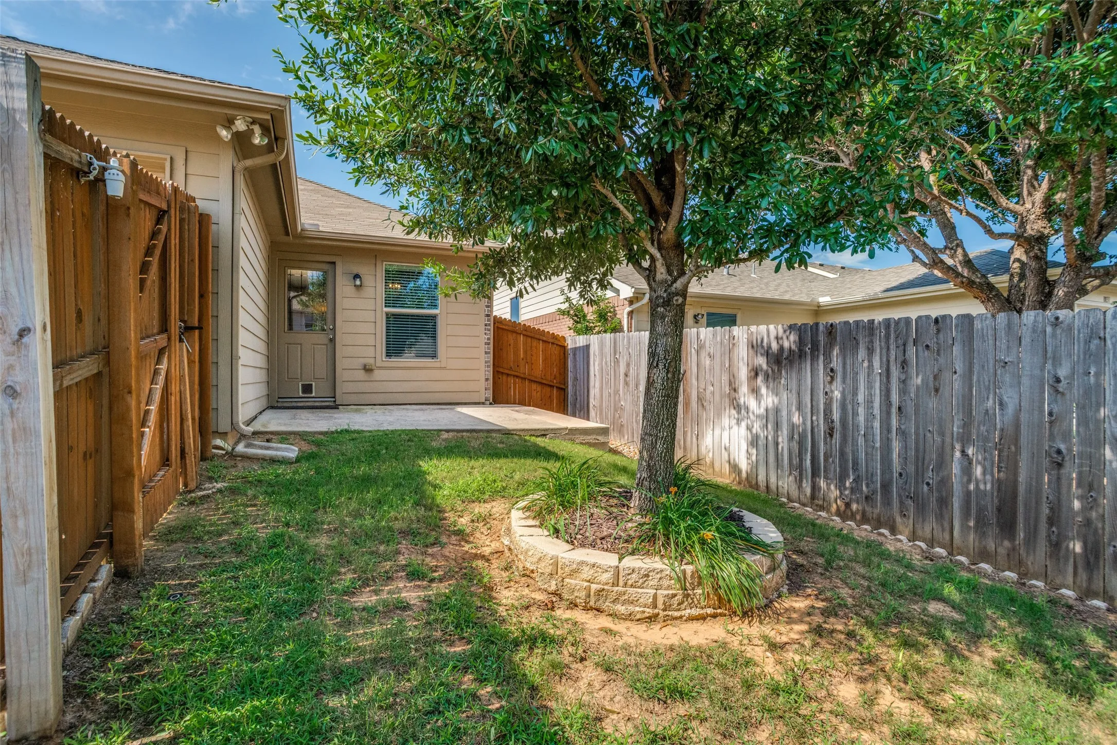 Single Family Residence For Sale in Denton County , 8835 Tucker Street, Cross Roads, Texas 76227, 4 Bedroom, 2 Bathroom, 2 Garage spaces, 1,557 Sqft, built in 2012, mls#21306797, Real Estate Agent in Cross Roads, Homes For Sale in Denton county, Homes For Sale in Cross Roads, Realtor in Cross Roads Texas, Real Estate Brokerage Independent Realty Texas, Luminita Cordes Realtor