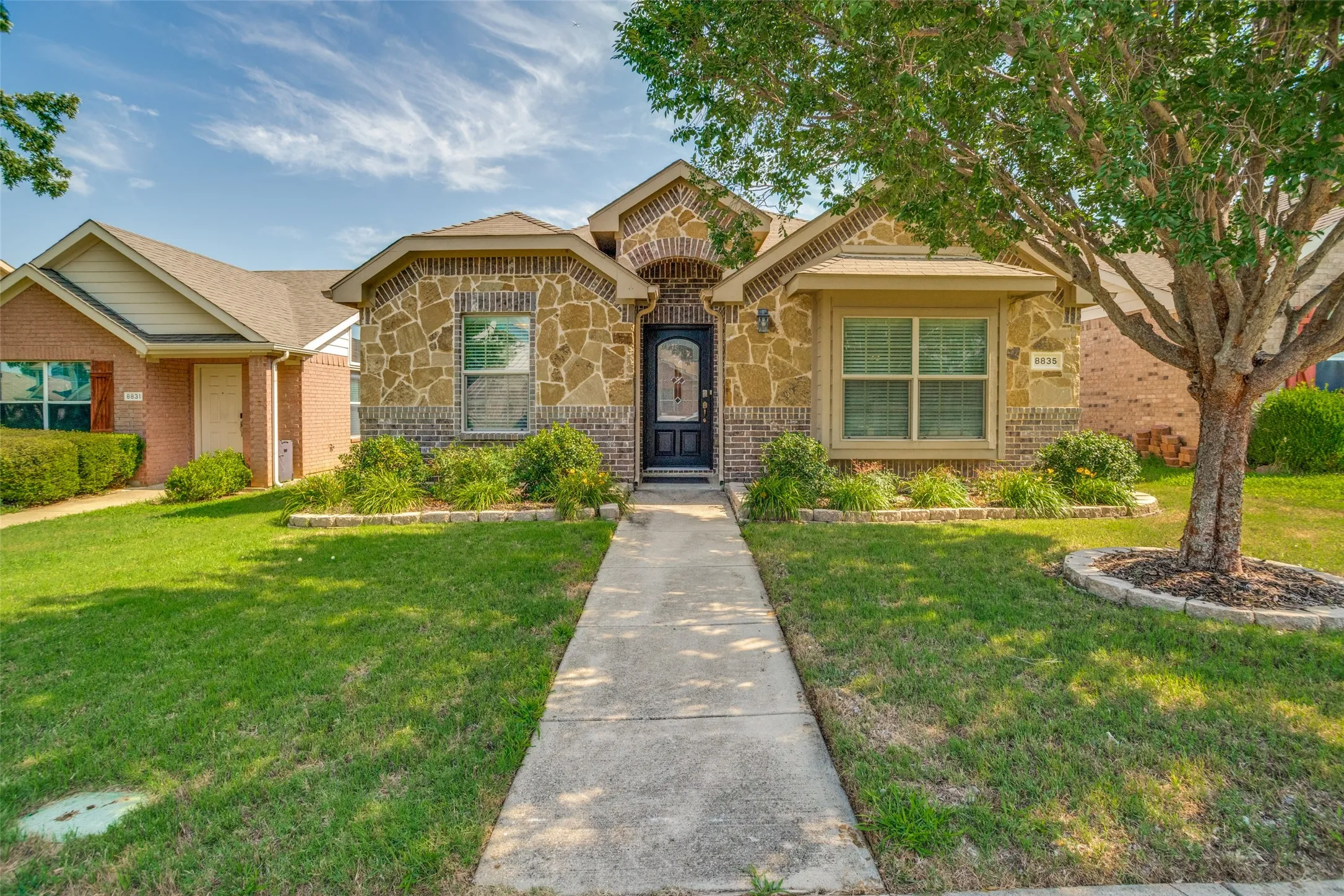 Single Family Residence For Sale in Denton County , 8835 Tucker Street, Cross Roads, Texas 76227, 4 Bedroom, 2 Bathroom, 2 Garage spaces, 1,557 Sqft, built in 2012, mls#21306797, Real Estate Agent in Cross Roads, Homes For Sale in Denton county, Homes For Sale in Cross Roads, Realtor in Cross Roads Texas, Real Estate Brokerage Independent Realty Texas, Luminita Cordes Realtor
