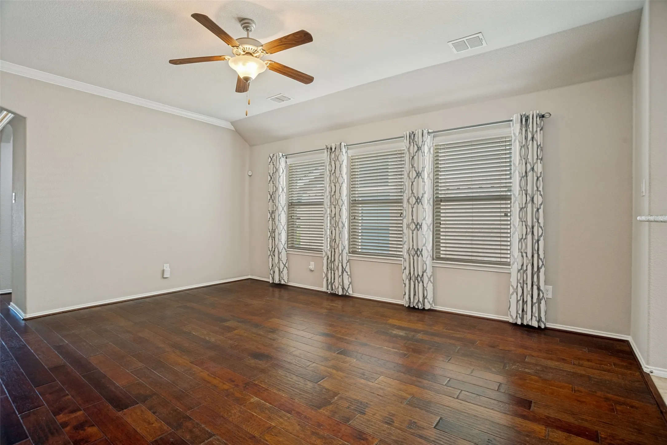 Single Family Residence For Sale in Denton County , 8835 Tucker Street, Cross Roads, Texas 76227, 4 Bedroom, 2 Bathroom, 2 Garage spaces, 1,557 Sqft, built in 2012, mls#21306797, Real Estate Agent in Cross Roads, Homes For Sale in Denton county, Homes For Sale in Cross Roads, Realtor in Cross Roads Texas, Real Estate Brokerage Independent Realty Texas, Luminita Cordes Realtor