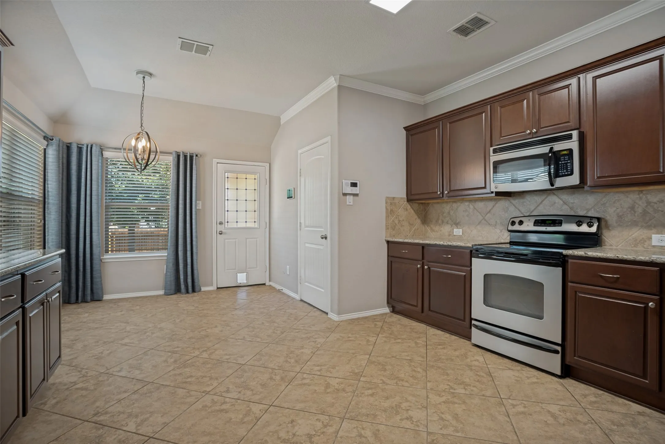 Single Family Residence For Sale in Denton County , 8835 Tucker Street, Cross Roads, Texas 76227, 4 Bedroom, 2 Bathroom, 2 Garage spaces, 1,557 Sqft, built in 2012, mls#21306797, Real Estate Agent in Cross Roads, Homes For Sale in Denton county, Homes For Sale in Cross Roads, Realtor in Cross Roads Texas, Real Estate Brokerage Independent Realty Texas, Luminita Cordes Realtor