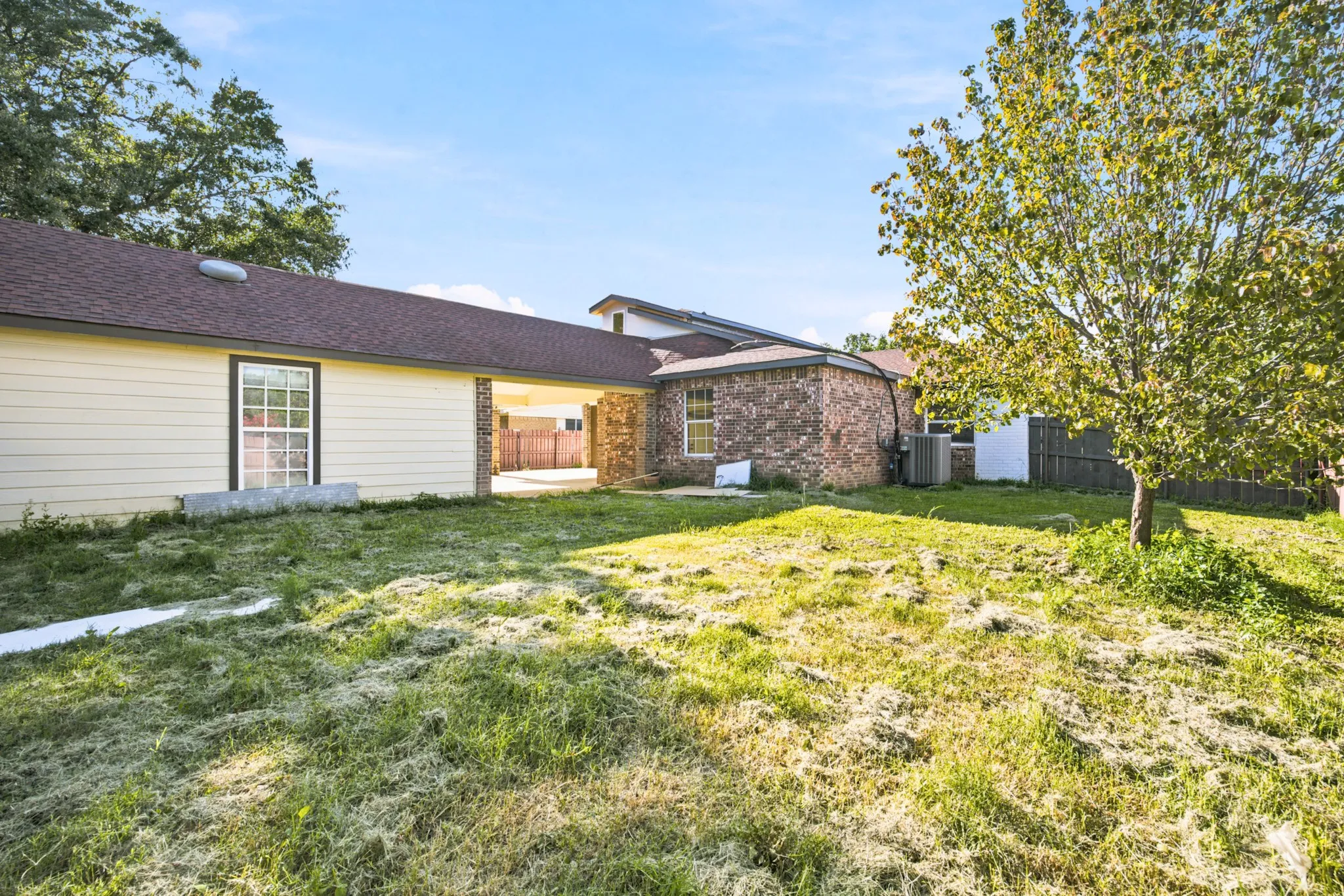 Single Family Residence For Rent in Dallas County , 2016 Knollwood Lane, Carrollton, Texas 75006, 5 Bedroom, 4 Bathroom, 2 Garage spaces, 2,818 Sqft, built in 1969, Price $3,495, mls#21307366, Real Estate Agent in Carrollton, Homes For Rent in Dallas county, Homes For Rent in Carrollton, Realtor in Carrollton Texas, Real Estate Brokerage Independent Realty Texas, Luminita Cordes Realtor