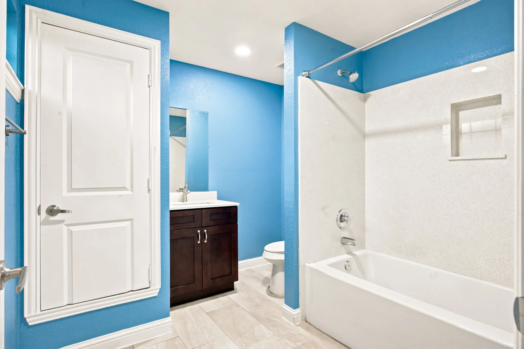 Single Family Residence For Rent in Dallas County , 2016 Knollwood Lane, Carrollton, Texas 75006, 5 Bedroom, 4 Bathroom, 2 Garage spaces, 2,818 Sqft, built in 1969, Price $3,495, mls#21307366, Real Estate Agent in Carrollton, Homes For Rent in Dallas county, Homes For Rent in Carrollton, Realtor in Carrollton Texas, Real Estate Brokerage Independent Realty Texas, Luminita Cordes Realtor