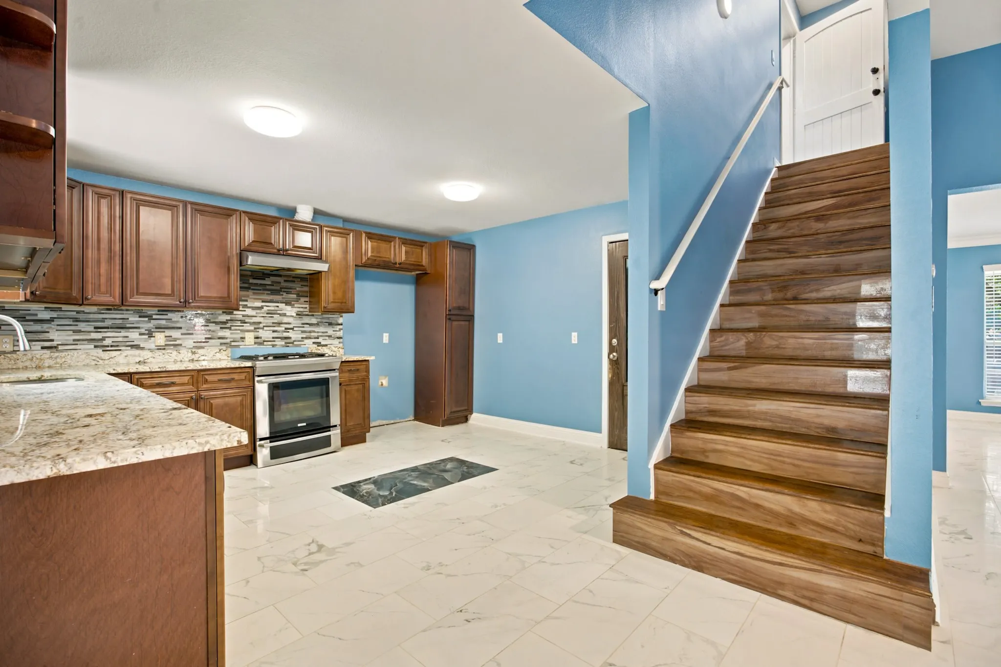 Single Family Residence For Rent in Dallas County , 2016 Knollwood Lane, Carrollton, Texas 75006, 5 Bedroom, 4 Bathroom, 2 Garage spaces, 2,818 Sqft, built in 1969, Price $3,495, mls#21307366, Real Estate Agent in Carrollton, Homes For Rent in Dallas county, Homes For Rent in Carrollton, Realtor in Carrollton Texas, Real Estate Brokerage Independent Realty Texas, Luminita Cordes Realtor
