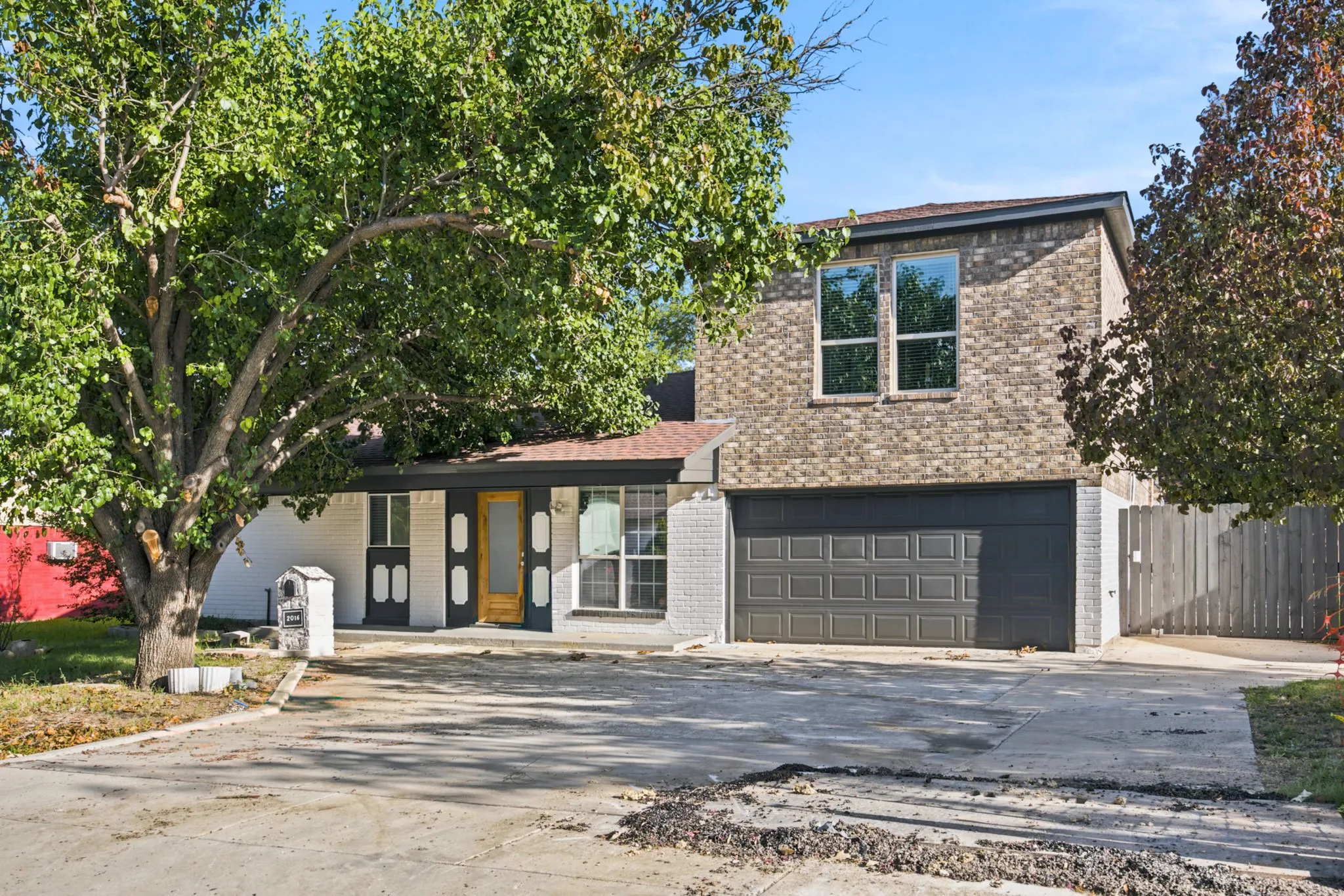 Single Family Residence For Rent in Dallas County , 2016 Knollwood Lane, Carrollton, Texas 75006, 5 Bedroom, 4 Bathroom, 2 Garage spaces, 2,818 Sqft, built in 1969, Price $3,495, mls#21307366, Real Estate Agent in Carrollton, Homes For Rent in Dallas county, Homes For Rent in Carrollton, Realtor in Carrollton Texas, Real Estate Brokerage Independent Realty Texas, Luminita Cordes Realtor