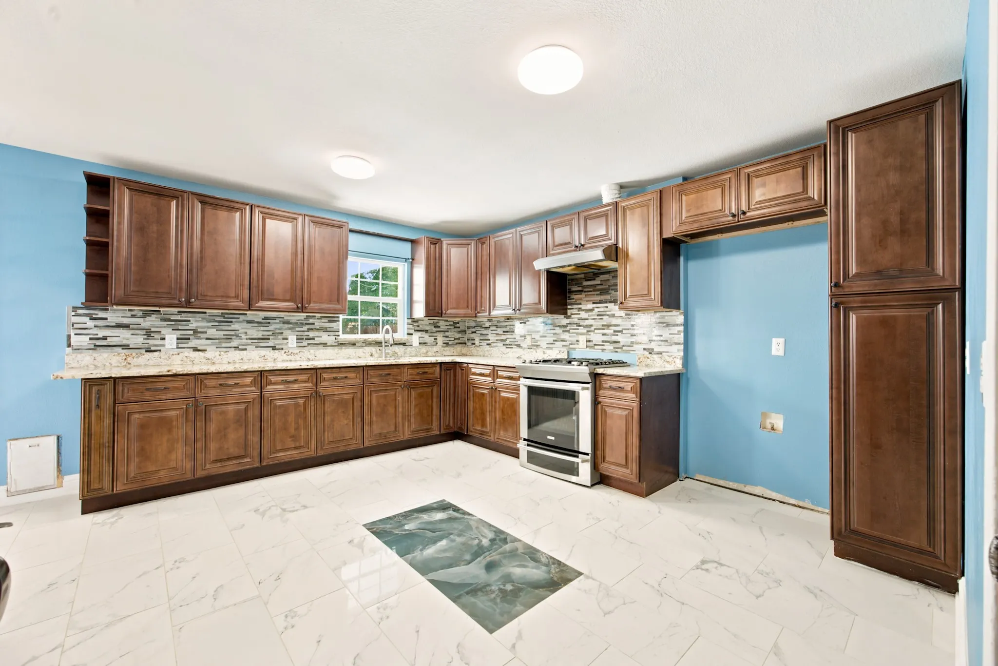 Single Family Residence For Rent in Dallas County , 2016 Knollwood Lane, Carrollton, Texas 75006, 5 Bedroom, 4 Bathroom, 2 Garage spaces, 2,818 Sqft, built in 1969, Price $3,495, mls#21307366, Real Estate Agent in Carrollton, Homes For Rent in Dallas county, Homes For Rent in Carrollton, Realtor in Carrollton Texas, Real Estate Brokerage Independent Realty Texas, Luminita Cordes Realtor
