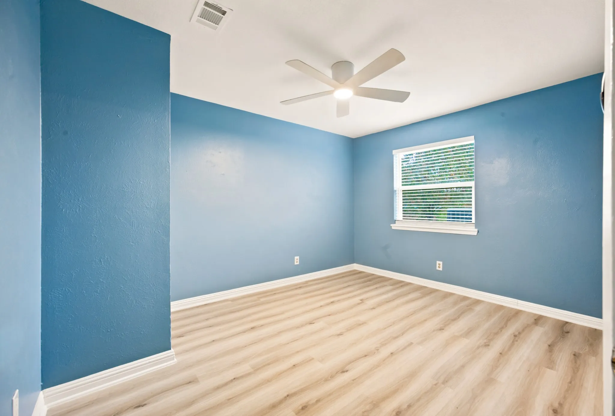 Single Family Residence For Rent in Dallas County , 2016 Knollwood Lane, Carrollton, Texas 75006, 5 Bedroom, 4 Bathroom, 2 Garage spaces, 2,818 Sqft, built in 1969, Price $3,495, mls#21307366, Real Estate Agent in Carrollton, Homes For Rent in Dallas county, Homes For Rent in Carrollton, Realtor in Carrollton Texas, Real Estate Brokerage Independent Realty Texas, Luminita Cordes Realtor